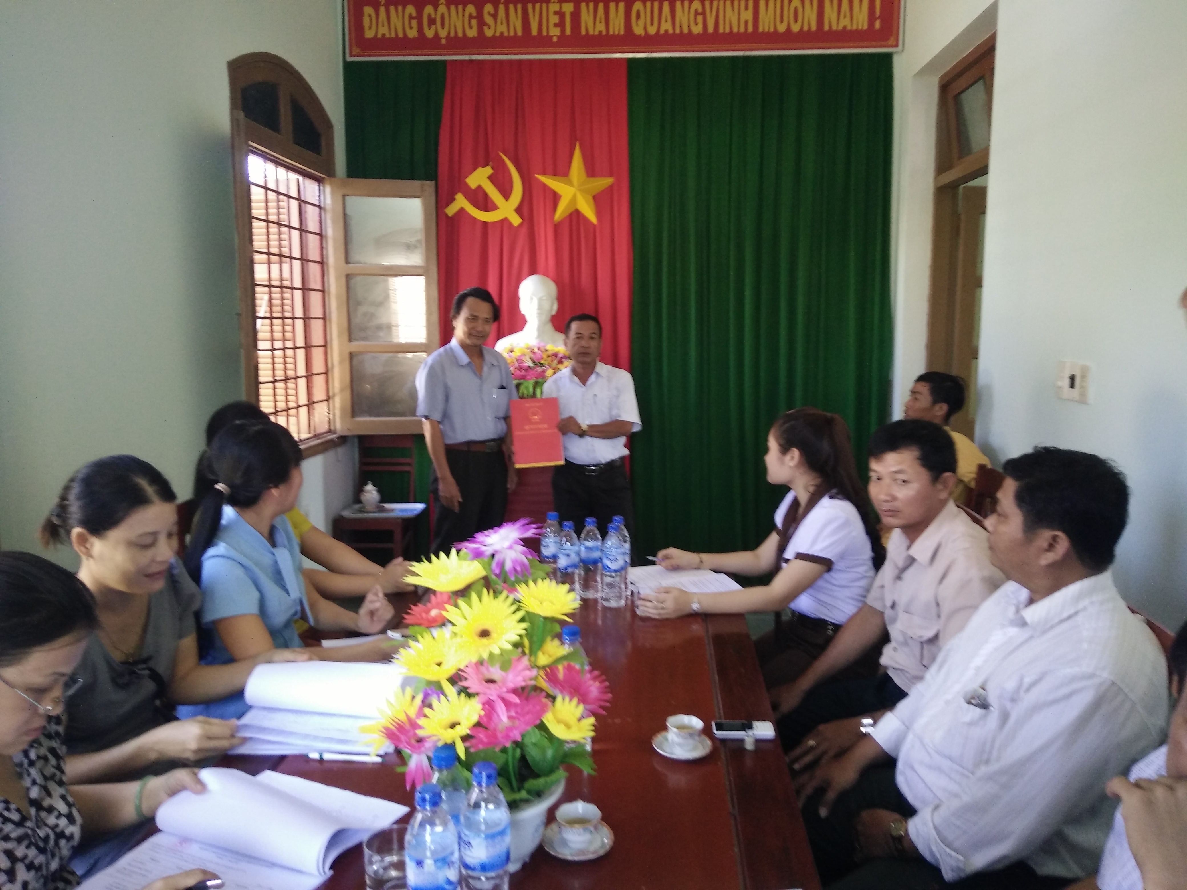 Công bố Quyết định điều động, bổ nhiệm và bàn giao công tác tại Chi cục Thi hành án dân sự huyện Lý Sơn