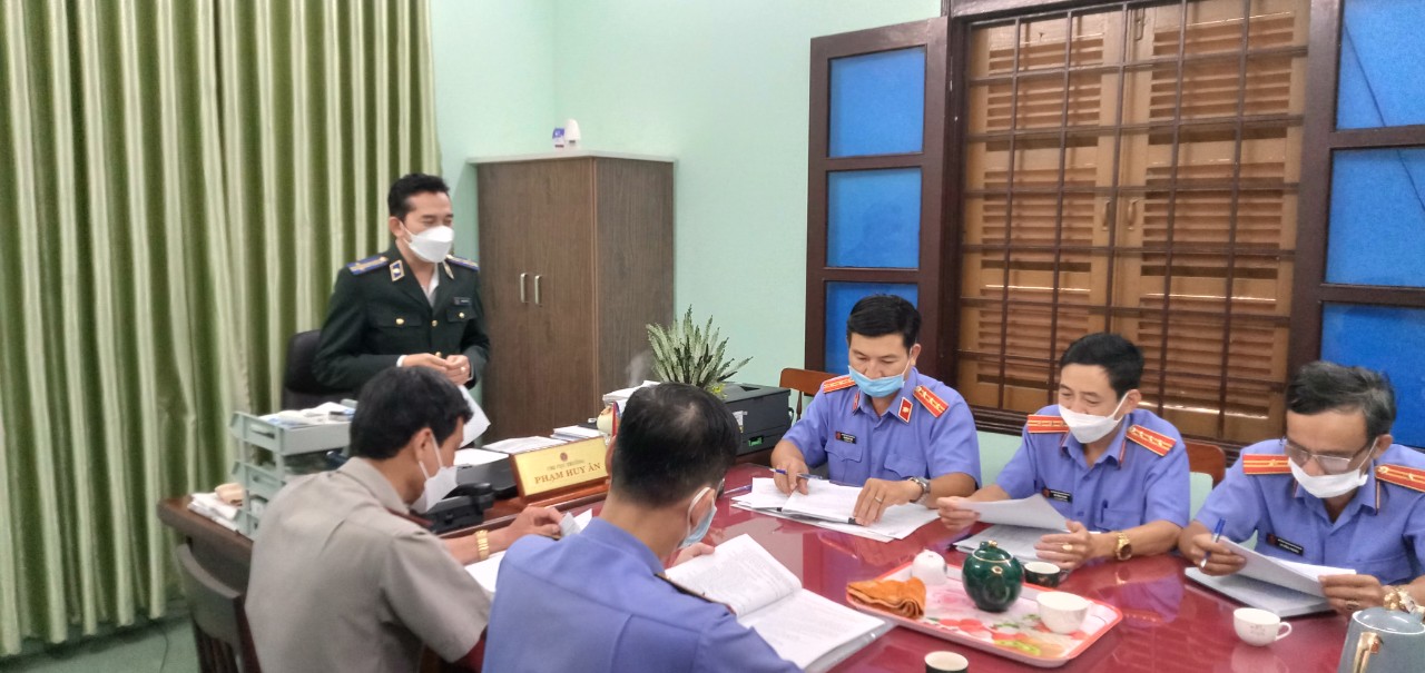 Viện kiểm sát nhân dân tỉnh Quảng Ngãi kết hợp với VKSND thành phố Quảng Ngãi trực tiếp kiểm sát tại Chi cục THADS thành phố Quảng Ngãi, tỉnh Quảng Ngãi.