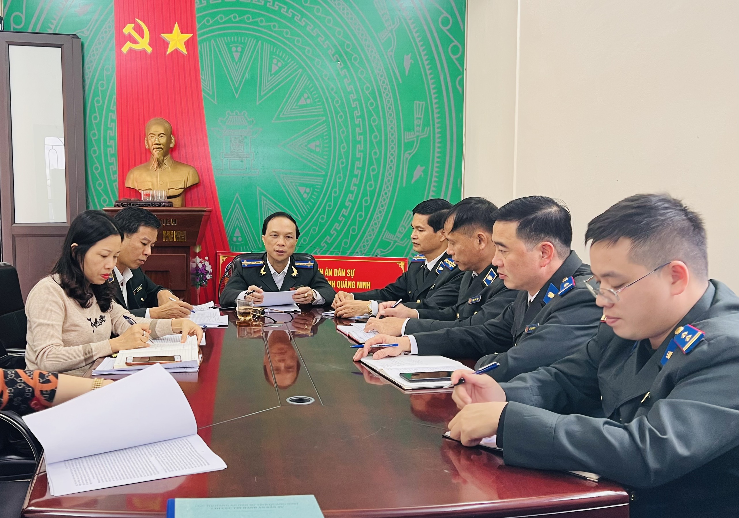Tổ Chỉ đạo xử lý các vụ việc liên quan đến hoạt động  tín dụng, ngân hàng - Cục Thi hành án dân sự tỉnh Quảng Ninh làm việc tại Chi cục Thi hành án dân sự huyện Hải Hà