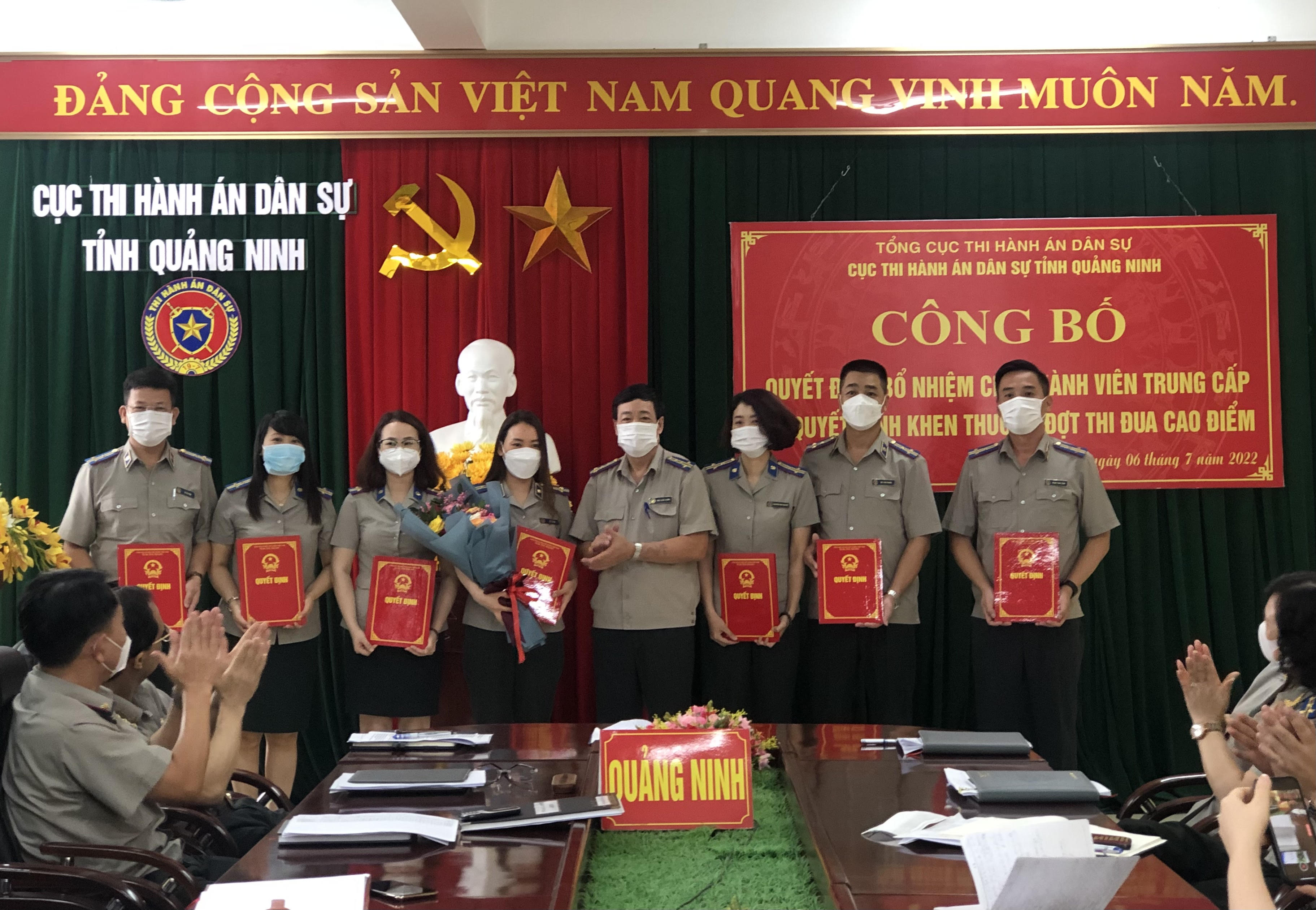 Cục Thi hành án dân sự tỉnh Quảng Ninh tổ chức Lễ công bố, trao Quyết định bổ nhiệm ngạch Chấp hành viên trung cấp
