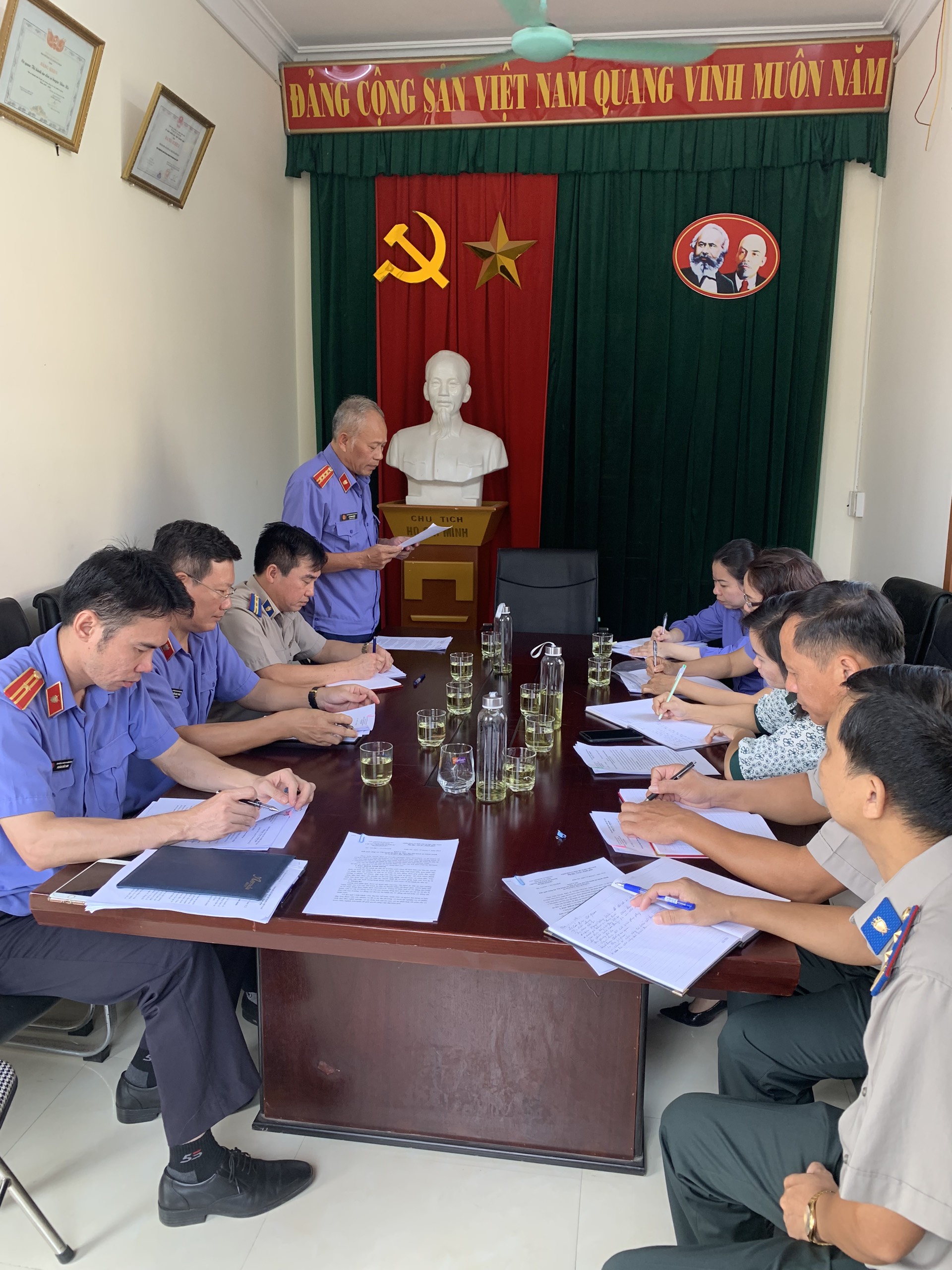 Viện Kiểm sát nhân dân tỉnh Quảng Ninh trực tiếp kiểm tra việc tuân theo pháp luật trong hoạt động thi hành án dân sự tại Chi cục Thi hành án dân sự huyện Đầm Hà.
