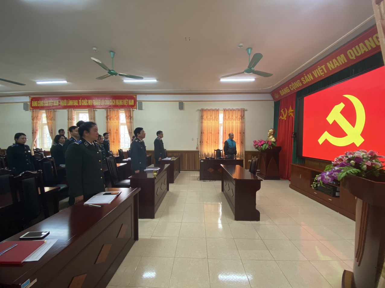 Chi bộ Cục THADS tỉnh Sơn La tổ chức sinh hoạt dưới Cờ