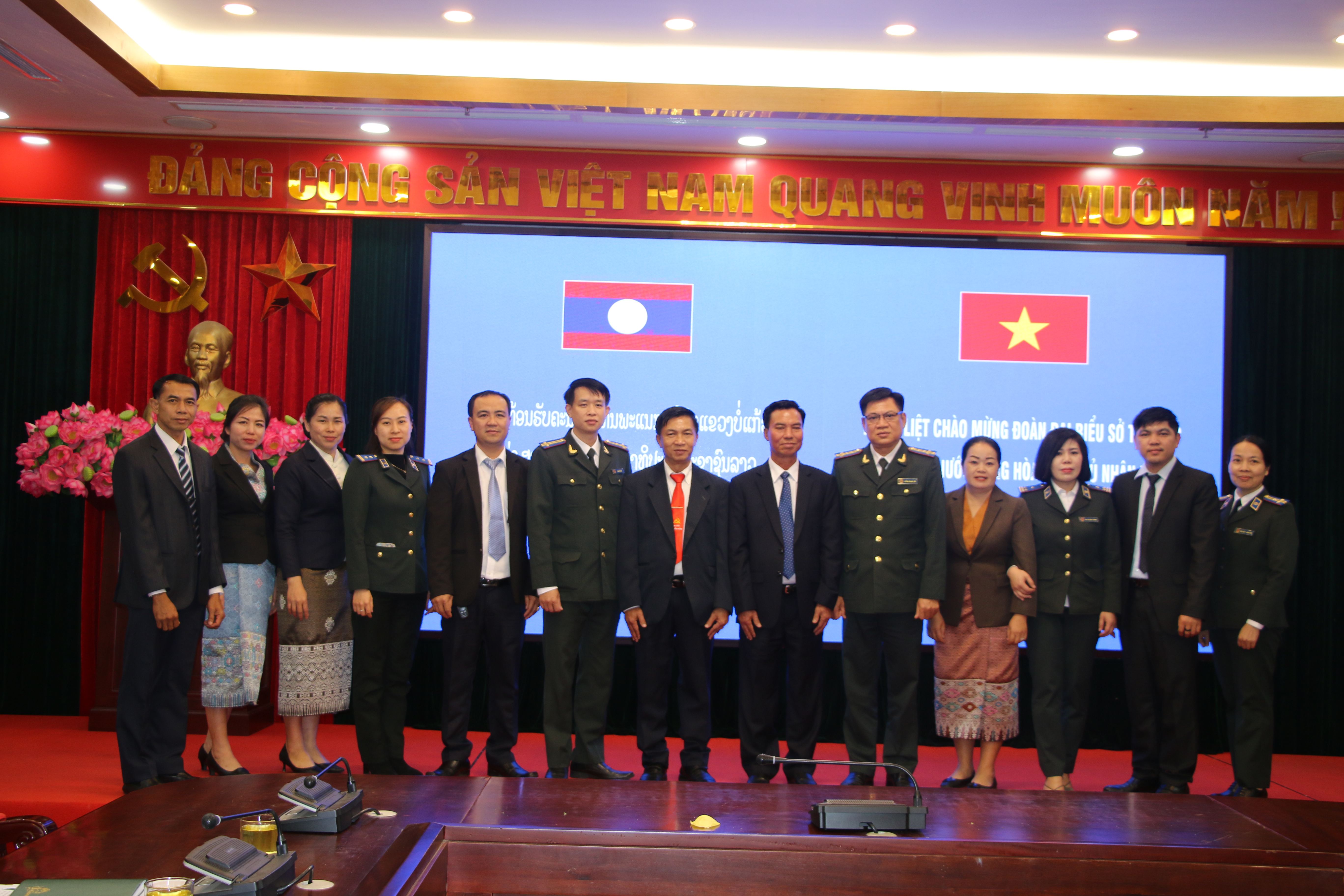 Đón tiếp Đoàn công tác của Sở Tư pháp tỉnh Bò Kẹo, nước CHDC nhân dân Lào sang thăm và làm việc