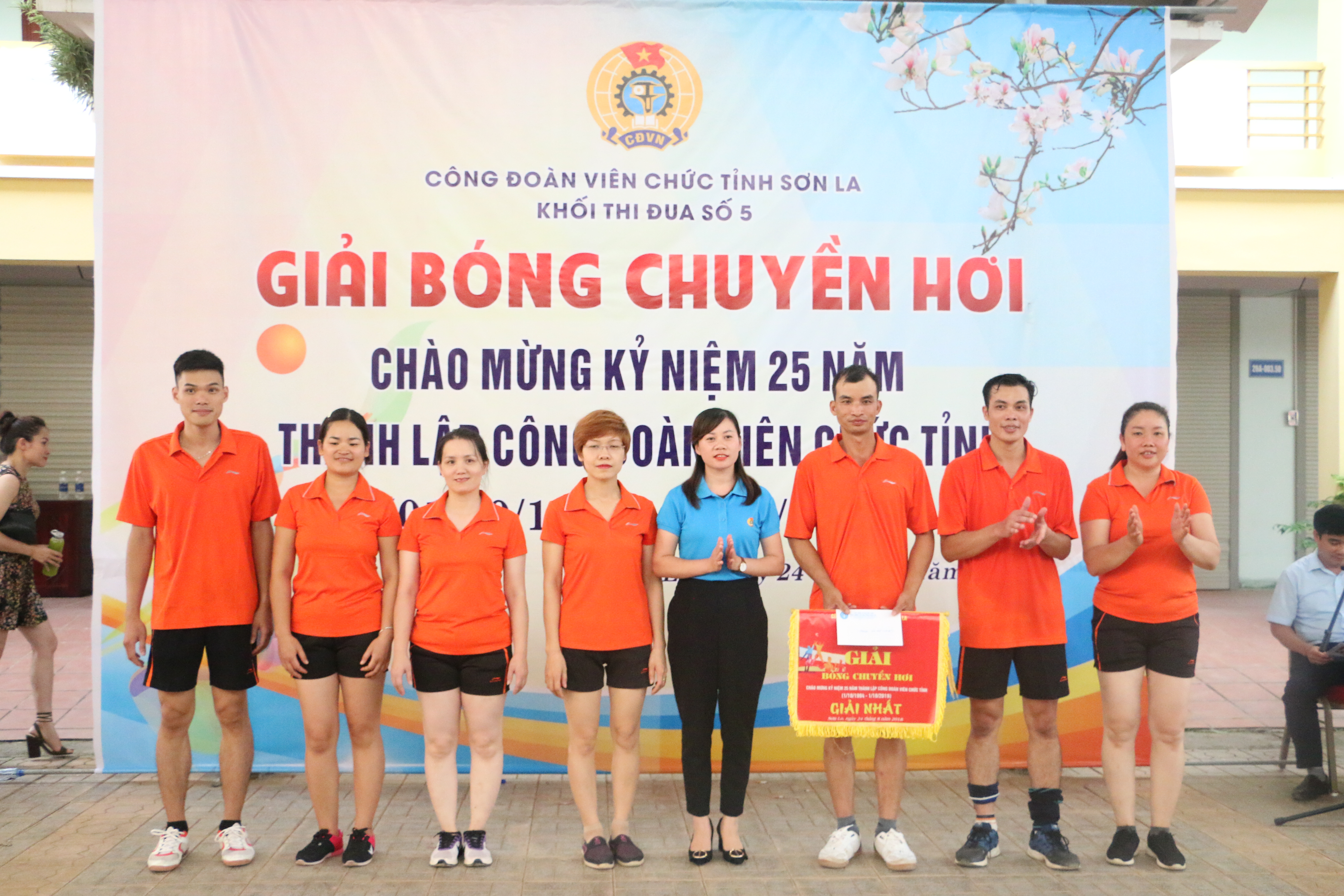 Đội bóng Công đoàn cơ sở Cục Thi hành án dân sự tỉnh Sơn La đạt giải nhất bóng chuyền hơi Khối thi đua số 5 – Công đoàn viên chức tỉnh Sơn La