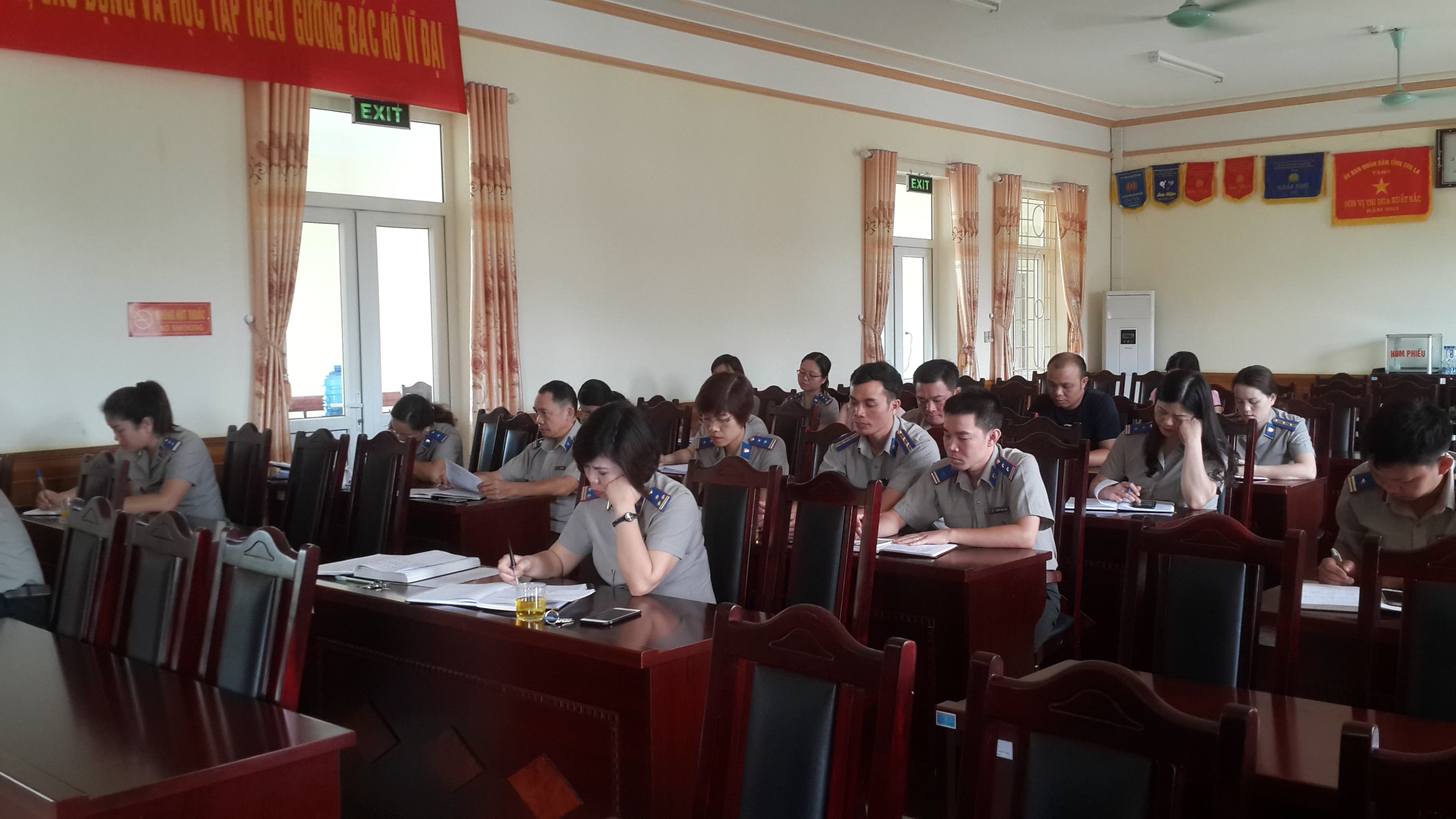 Cục Thi hành án dân sự tỉnh Sơn La tổ chức Hội nghị học tập, quán triệt  Nghị quyết hội nghị Trung ương VII, khóa XII của Đảng