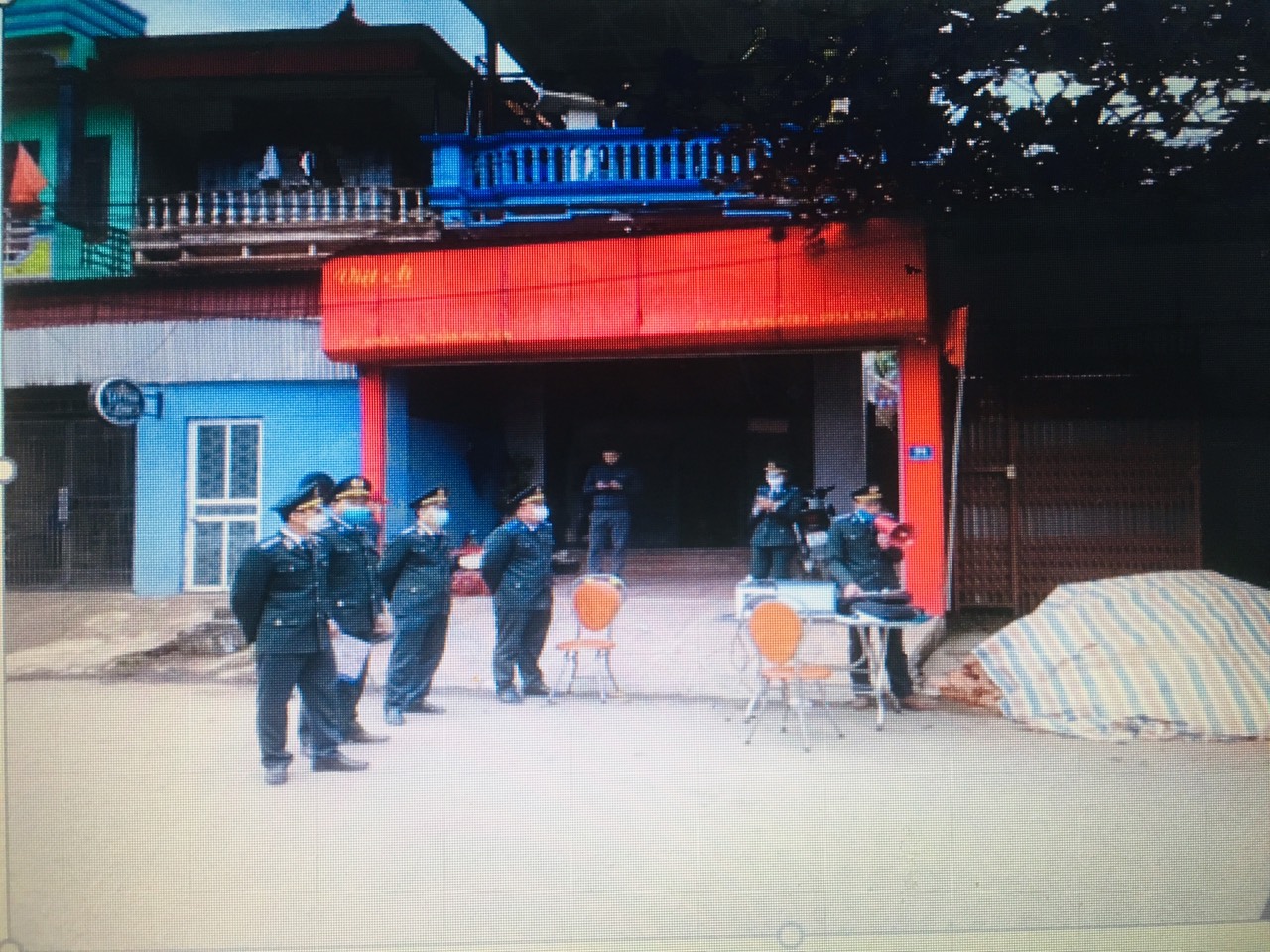 Chi cục Thi hành án dân sự huyện Phù Yên tổ chức cưỡng chế thi hành án dân sự