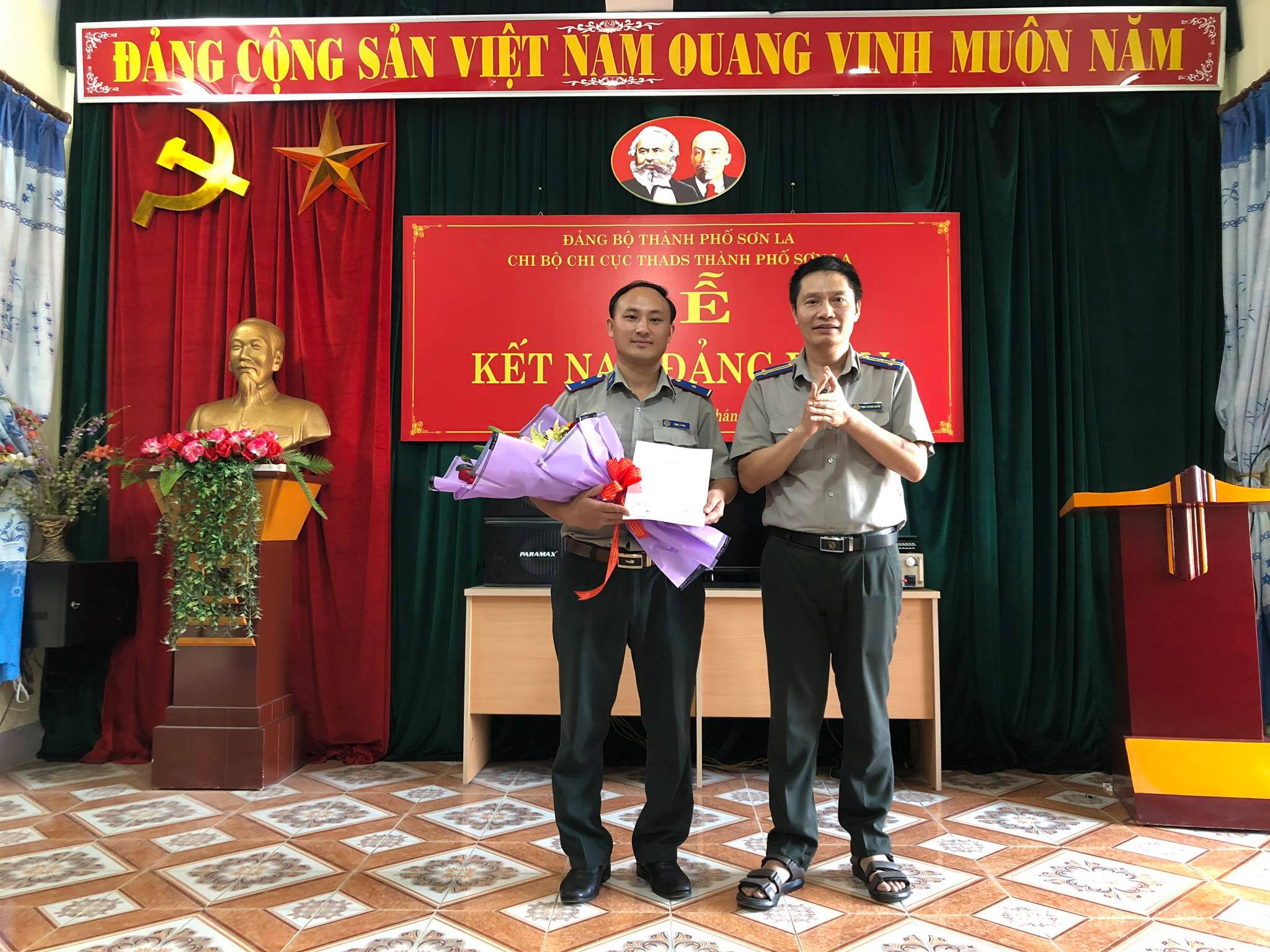 Chi bộ Chi cục THADS thành phố Sơn La tổ chức Lễ kết nạp đảng viên