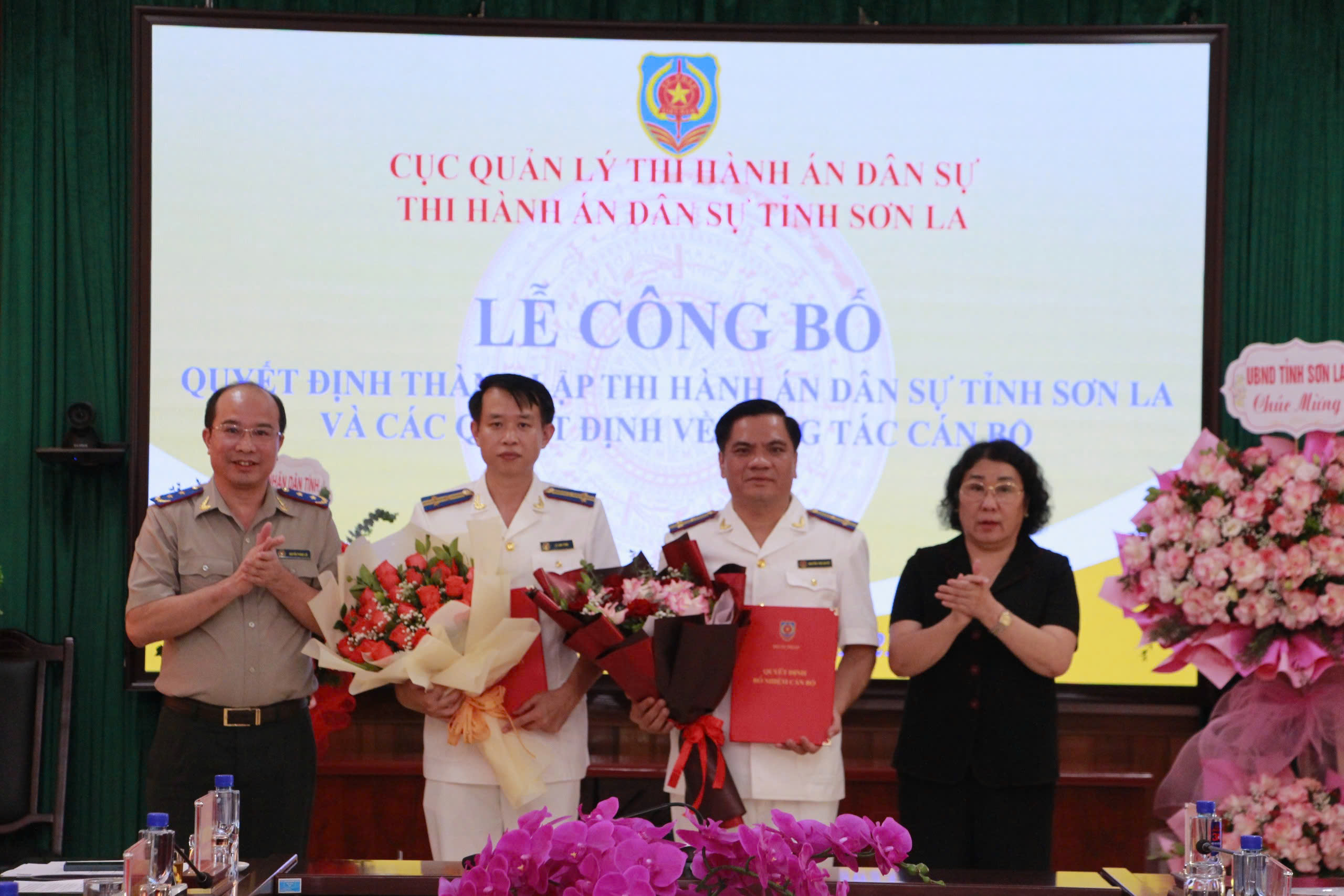 Thành lập Thi hành án dân sự tỉnh Sơn La và trao quyết định về công tác cán bộ