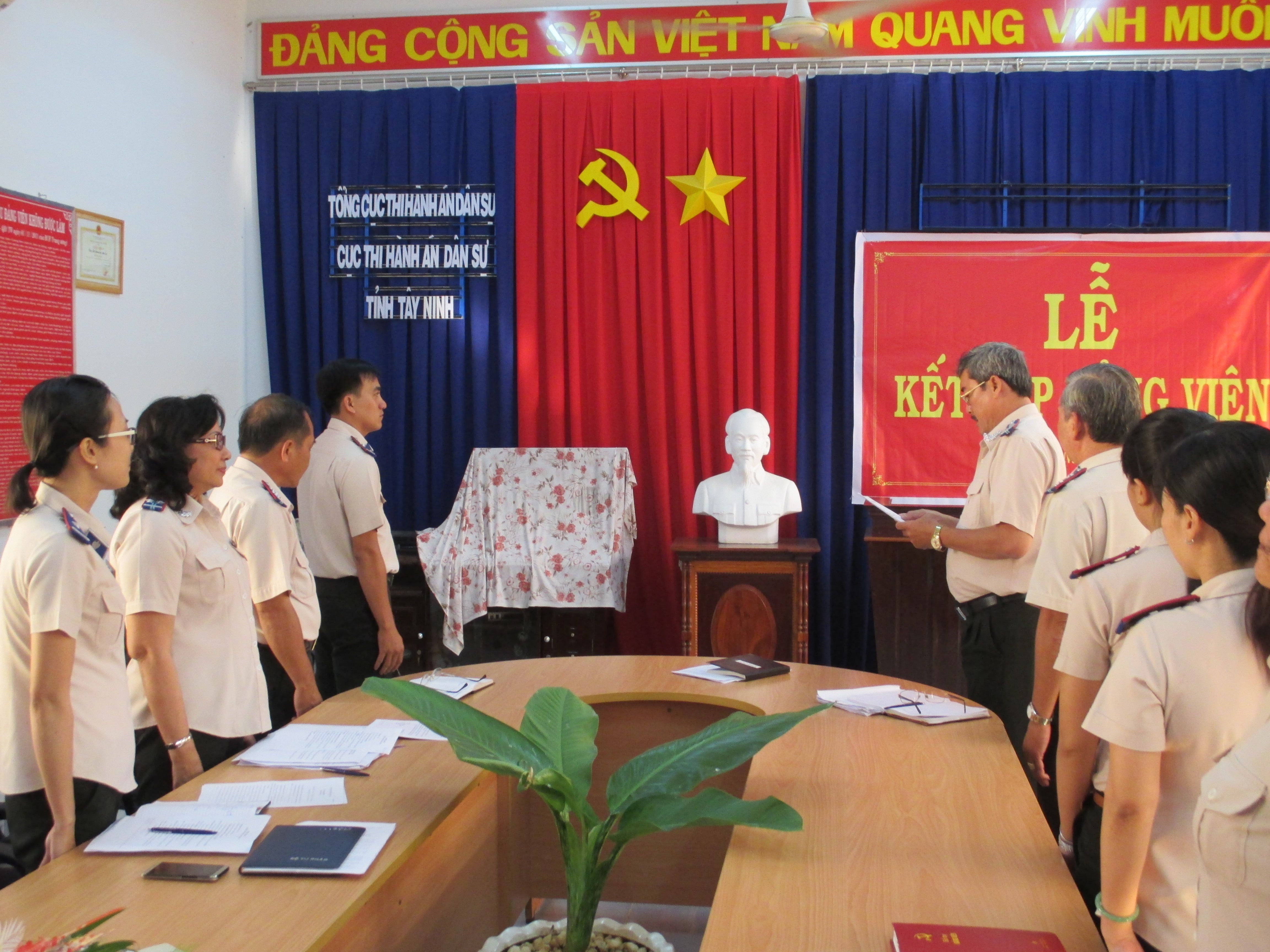 Chi bộ Cục Thi hành án dân sự tỉnh Tây Ninh tổ chức Lễ kết nạp Đảng viên mới