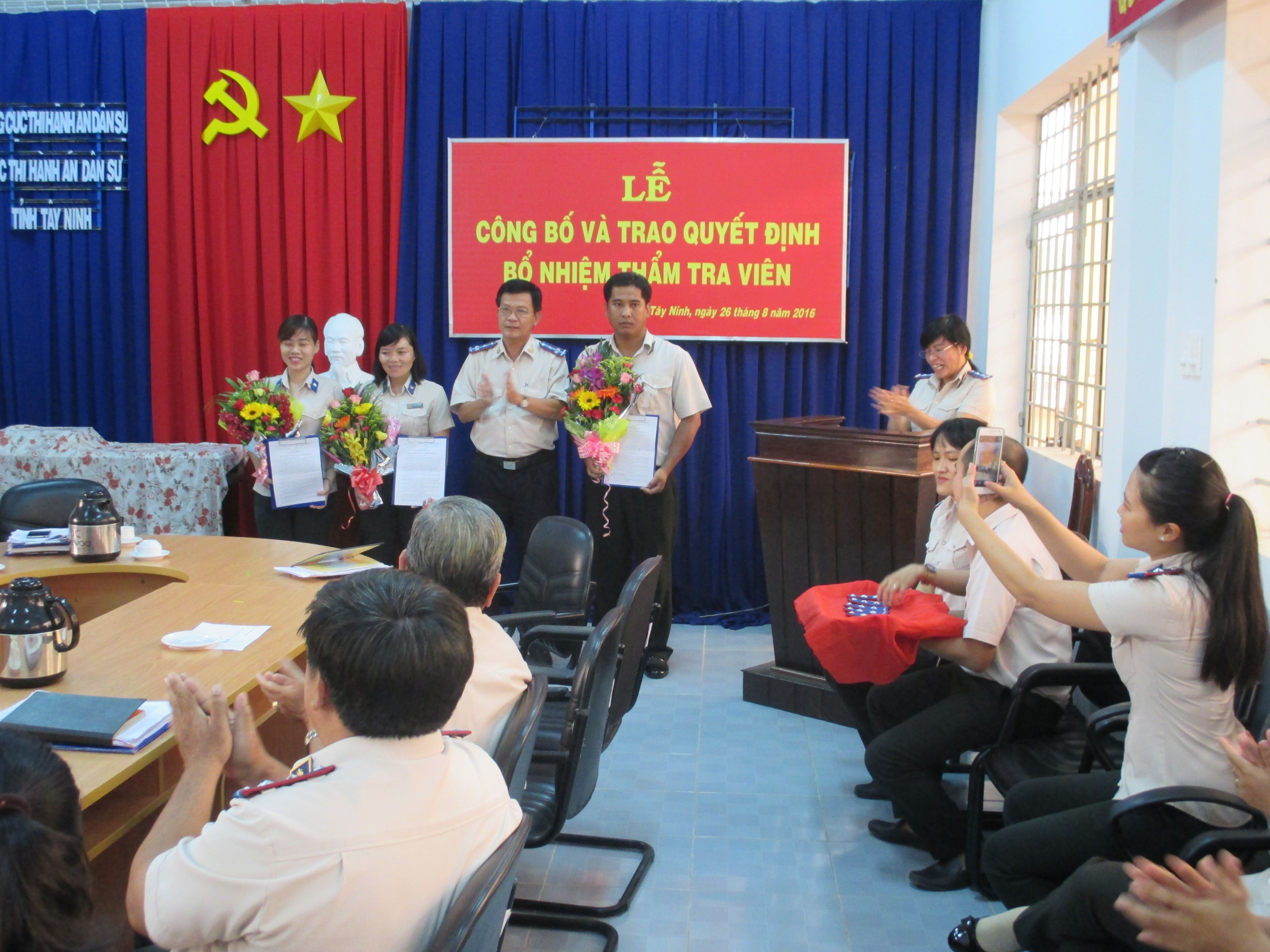 Công bố, trao Quyết định bổ nhiệm 03 Thẩm tra viên thuộc các cơ quan Thi hành án dân sự trong tỉnh Tây Ninh