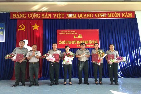 Cục Thi hành án dân sự tỉnh Tây Ninh công bố và trao Quyết định bổ nhiệm Chấp hành viên sơ cấp năm 2020