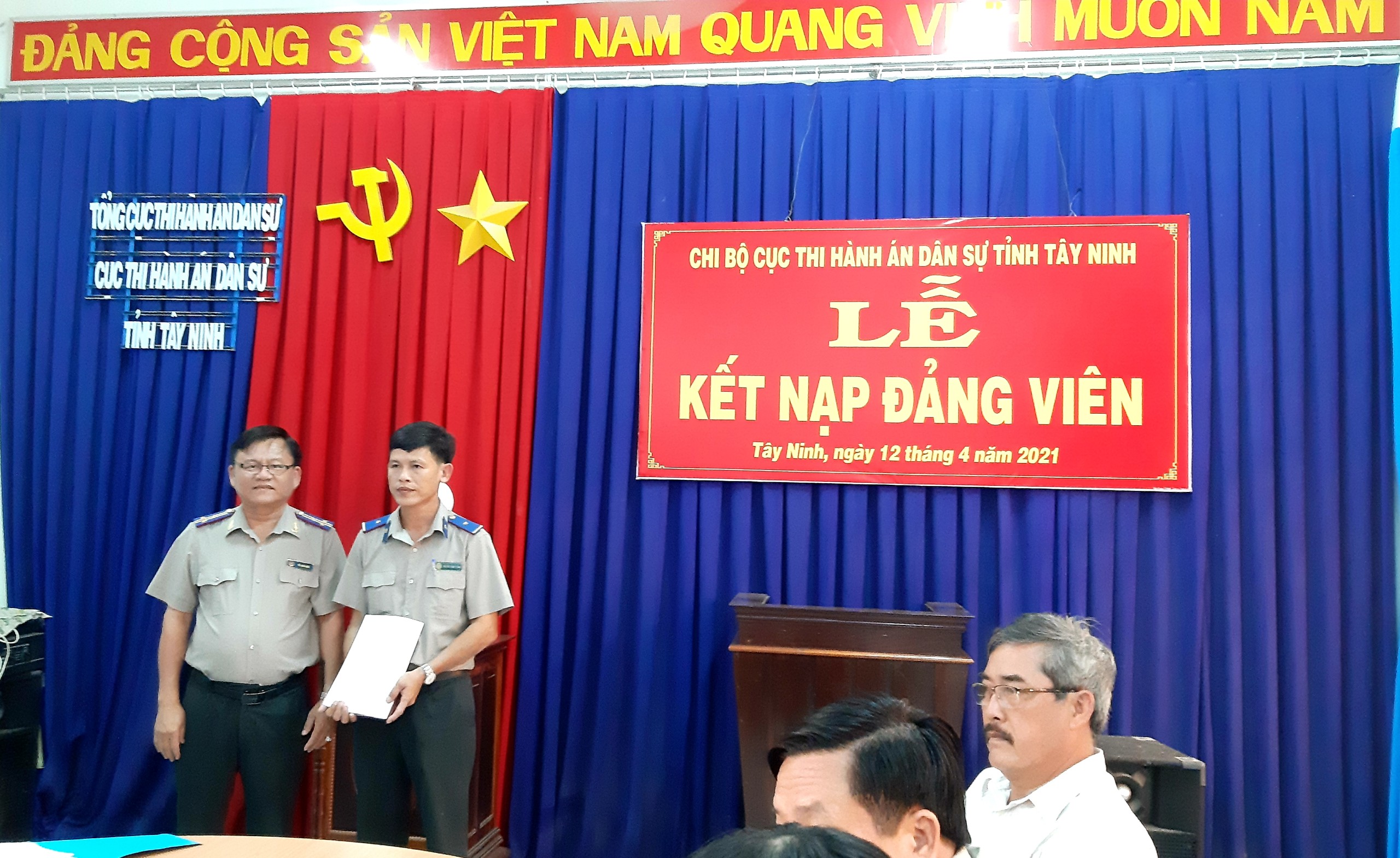Chi bộ Cục Thi hành án dân sự (THADS) tỉnh Tây Ninh tổ chức Lễ kết nạp Đảng viên mới năm 2021
