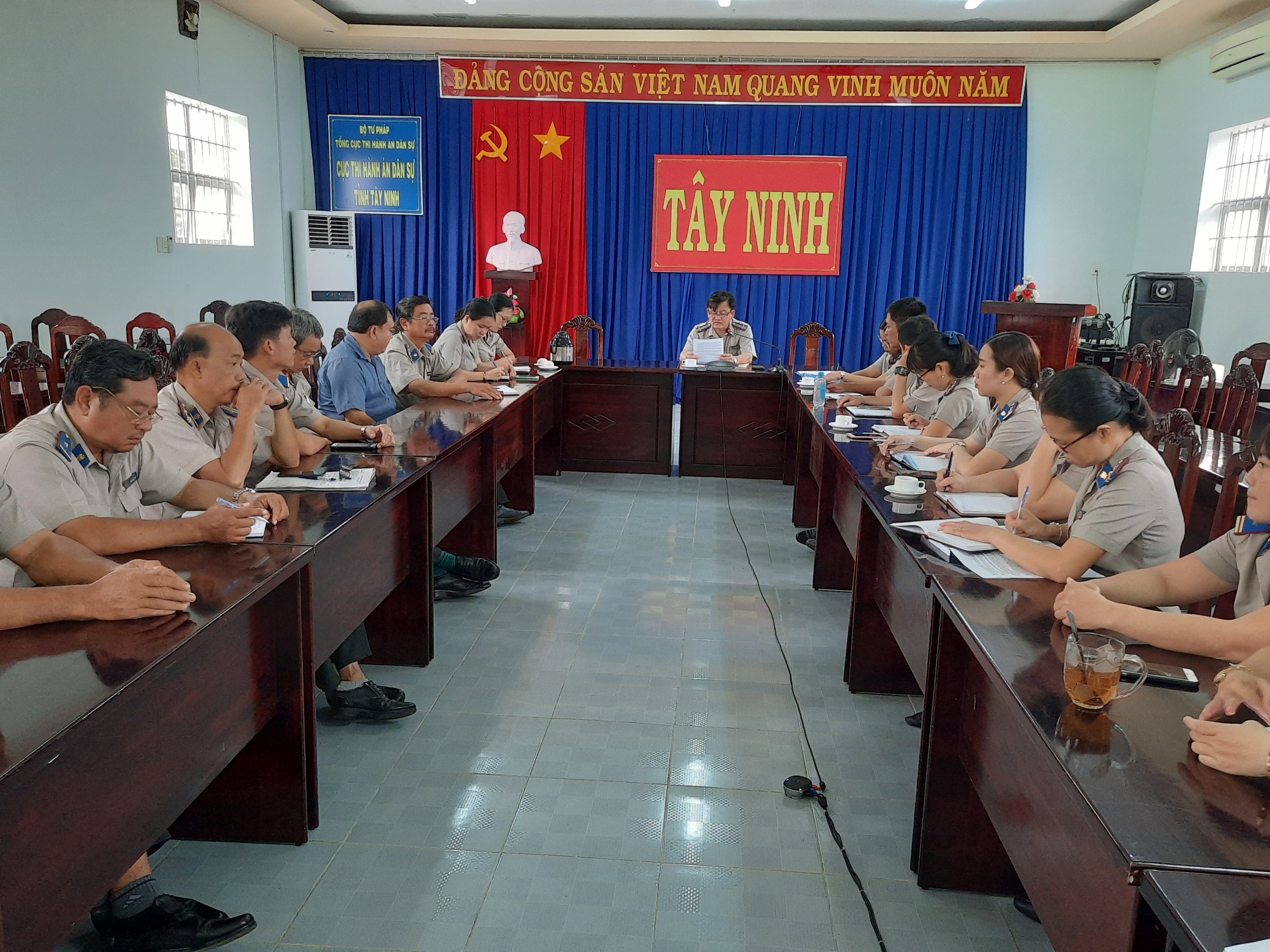 Chi bộ Cục Thi hành án dân sự tỉnh Tây Ninh tổ chức buổi triển khai học tập Nghị quyết Đại hội, Chương trình hành động thực hiện Nghị quyết Đại hội Đảng bộ tỉnh Tây Ninh lần thứ XI và Đại hội đại biểu Đảng bộ khối lần thứ VIII, nhiệm kỳ 2020 - 2025