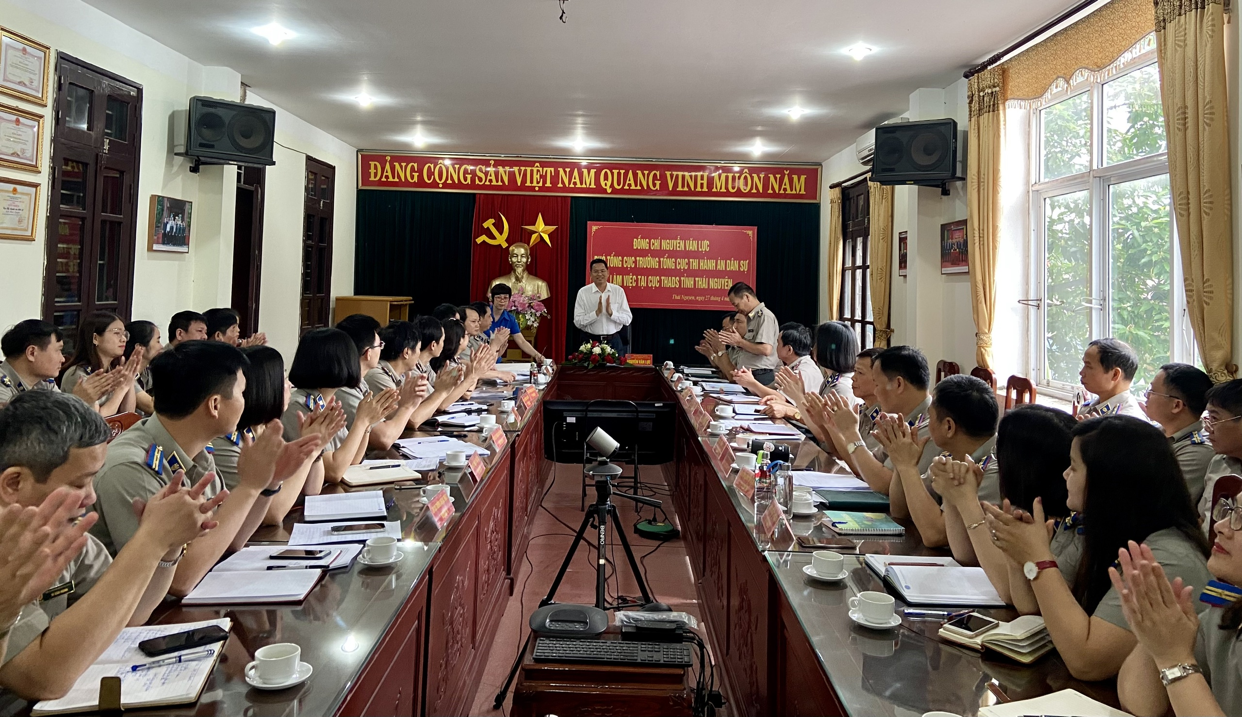 Đồng chí Nguyễn Văn Lực Phó Tổng cục trưởng Tổng cục THADS  làm việc tại Cục THADS tỉnh Thái Nguyên