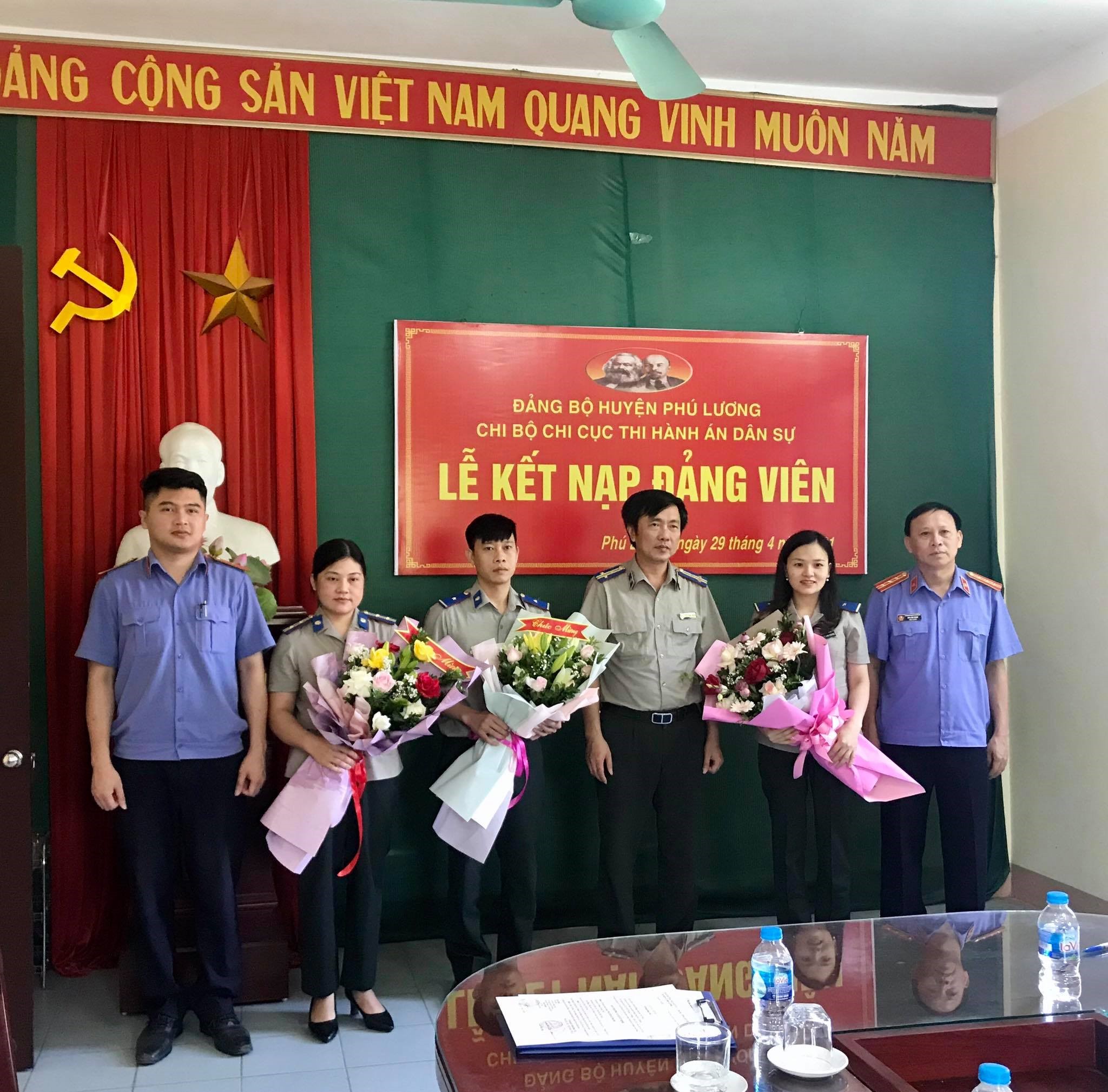 Chi bộ Chi cục THADS huyện Phú Lương tổ chức Kết nạp đảng viên mới