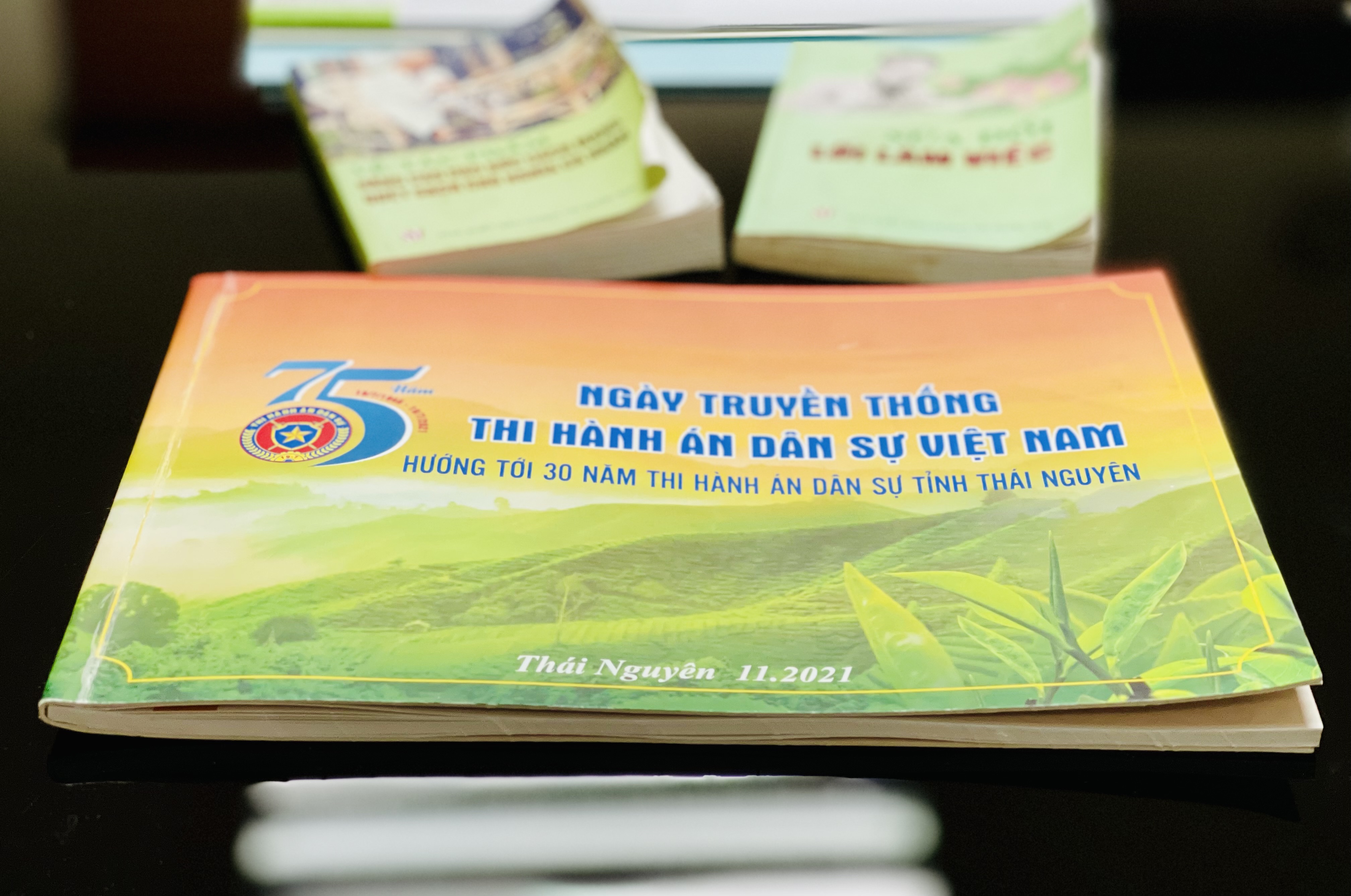 Cục Thi hành án dân sự Thái Nguyên công bố và ra mắt cuốn Kỷ yếu
