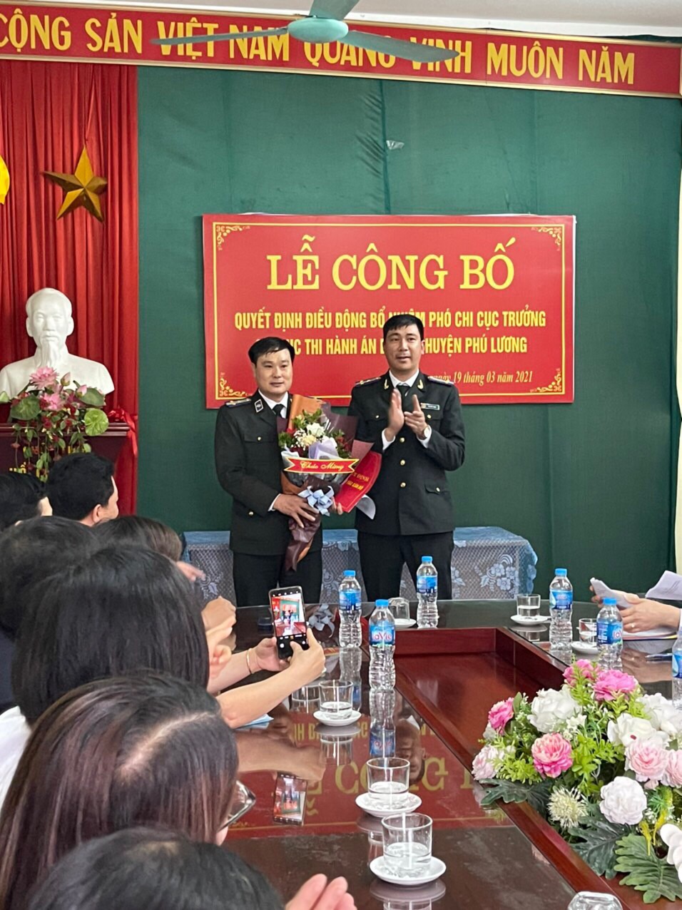 Trao quyết định điều động và bổ nhiệm Phó Chi cục trưởng Chi cục Thi hành án dân sự huyện Phú Lương, tỉnh Thái Nguyên