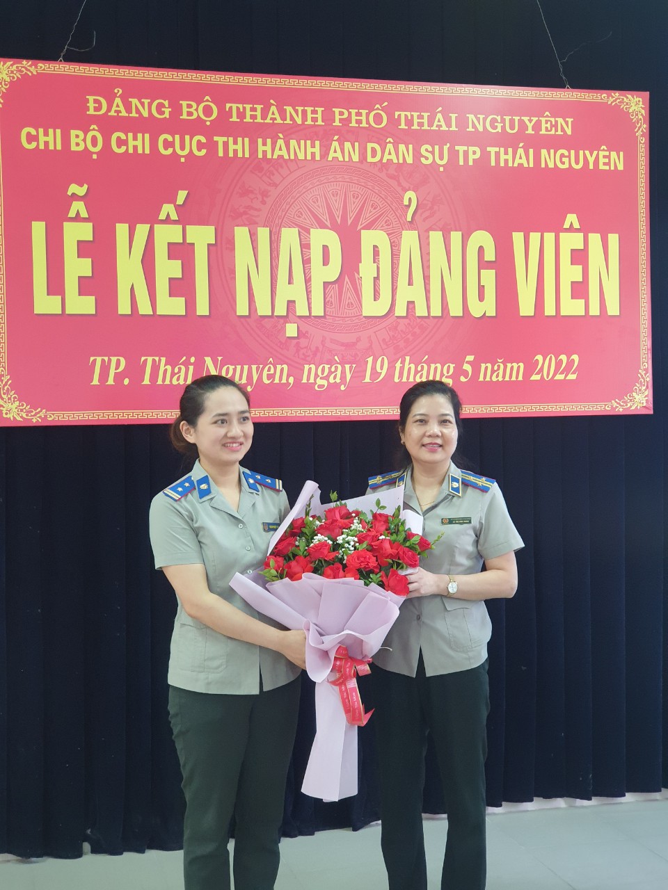 Chi bộ Chi cục THADS TP Thái Nguyên tổ chức Lễ kết nạp đảng viên