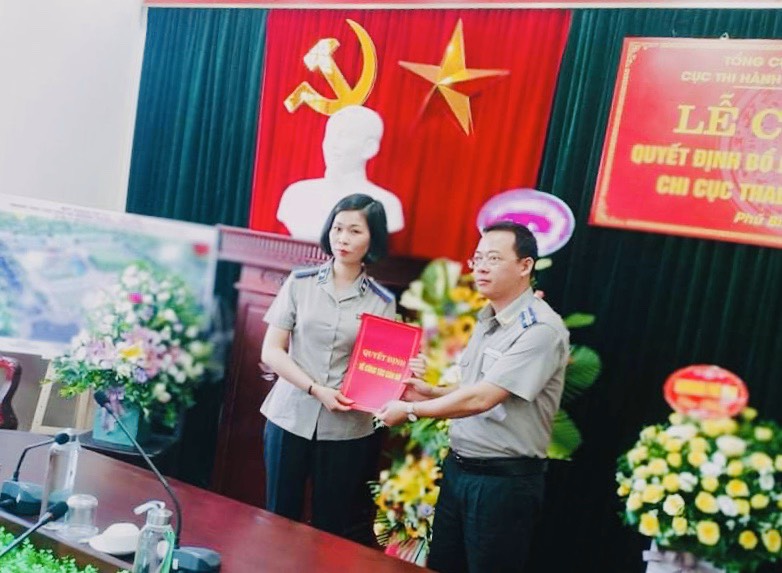 Trao quyết định bổ nhiệm Chi cục trưởng Chi cục Thi hành án dân sự huyện Phú Bình