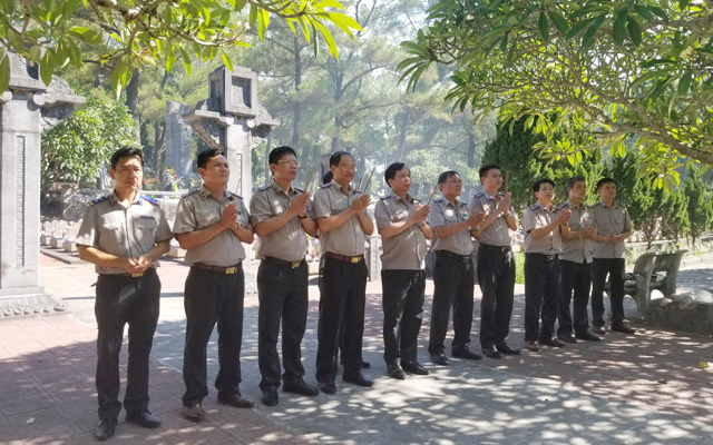 Đoàn đại biểu ngành THADS tỉnh Thanh Hóa dâng hương tri ân các Anh hùng Liệt sĩ tại Nghĩa trang Trường Sơn