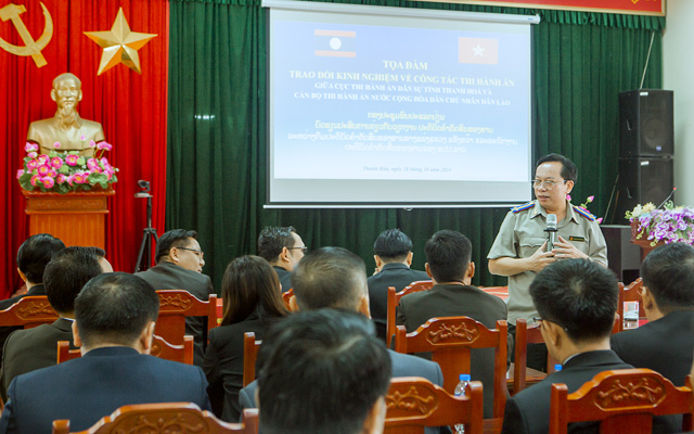 Cục trưởng Hoàng Văn Truyền phát biểu tại Tọa đàm trao đổi kinh nghiệm với cán bộ Bộ Tư pháp nước CHDCND Lào