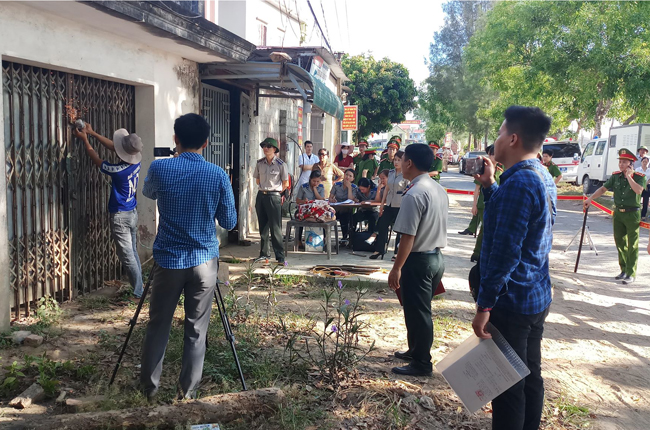 Chi cục THADS huyện Hậu Lộc tổ chức cưỡng chế giao tài sản cho người trúng đấu giá
