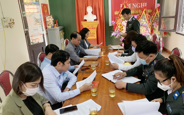 Ban Pháp chế Hội đồng nhân dân huyện giám sát tại Chi cục THADS huyện Bá Thước