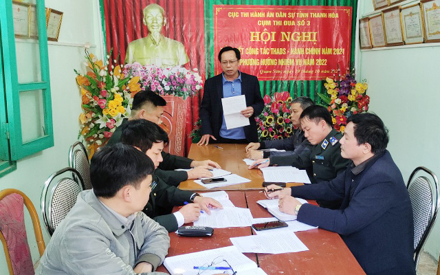 Cục trưởng Hoàng Văn Truyền làm việc tại Chi cục THADS huyện Quan Sơn