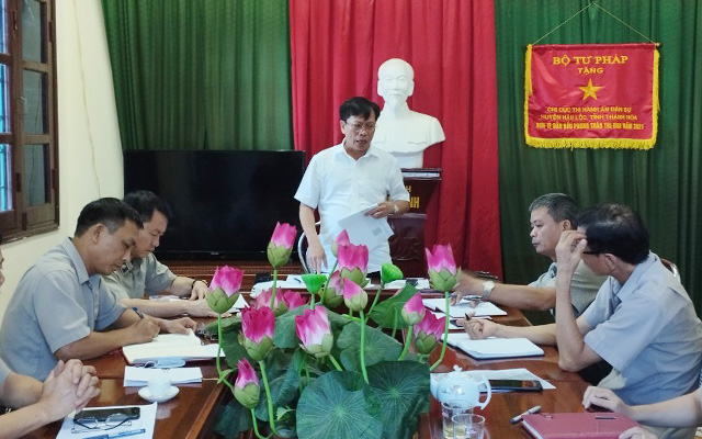 Cục trưởng Hoàng Văn Truyền làm việc tại Chi cục THADS huyện Hậu Lộc