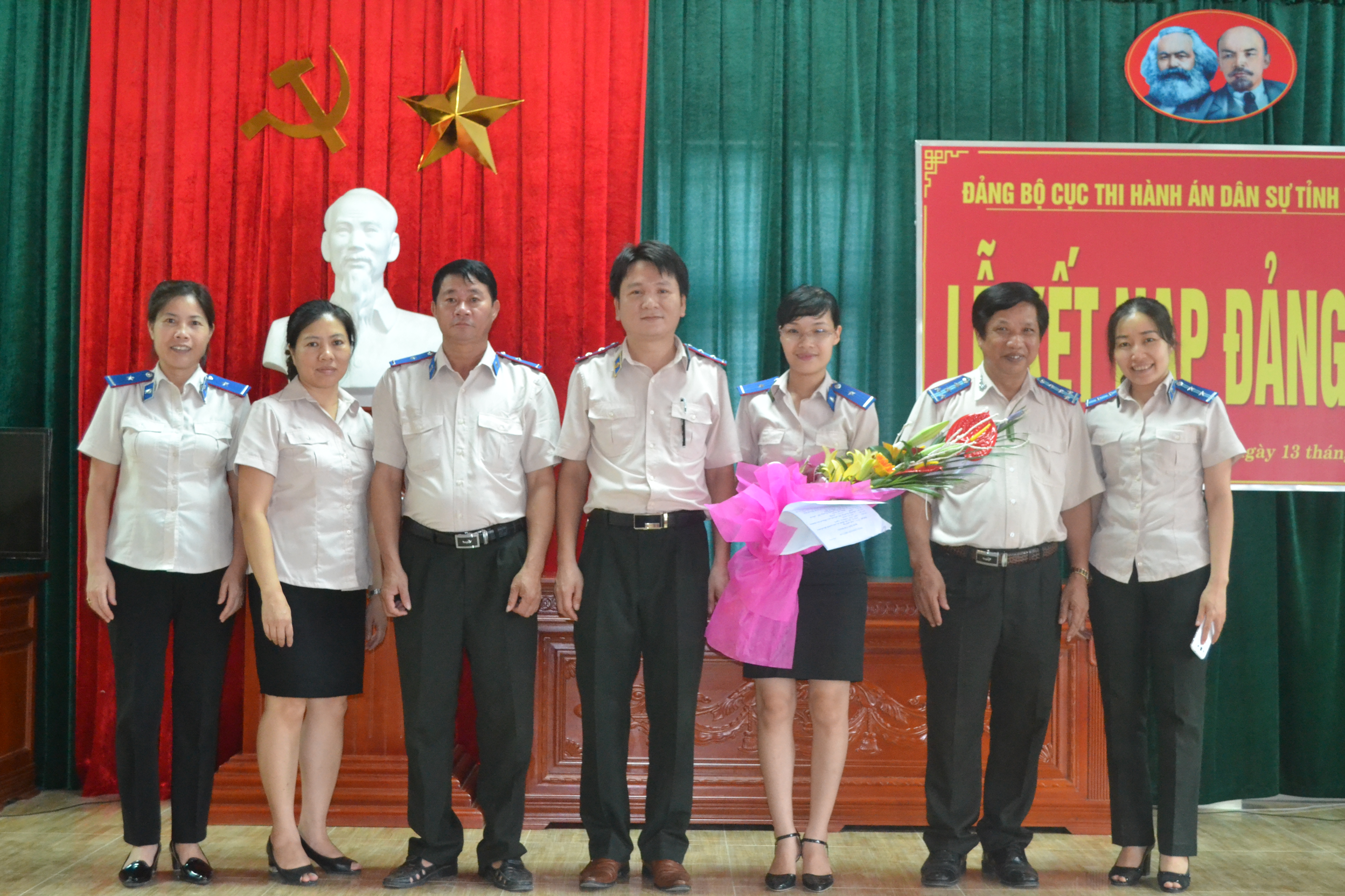 Các Chi bộ đảng trực thuộc Đảng bộ Cục THADS tỉnh Thanh Hóa kết nạp Đảng viên mới