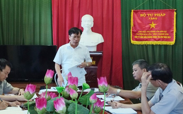Cục trưởng Hoàng Văn Truyền làm việc tại Chi cục THADS huyện Hà Trung