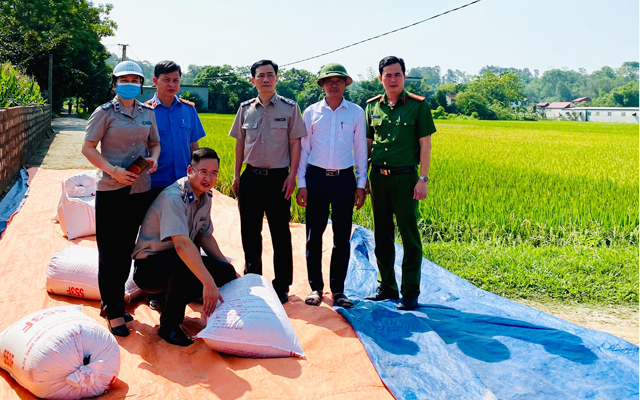 Chi cục THADS huyện Hà Trung tổ chức thi hành án tại xã Hà Thái