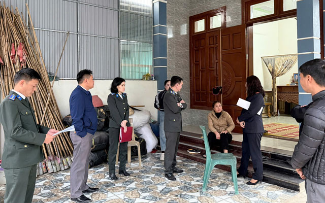 Chấp hành viên THADS tỉnh vận động thành công đương sự tự nguyện giao đất