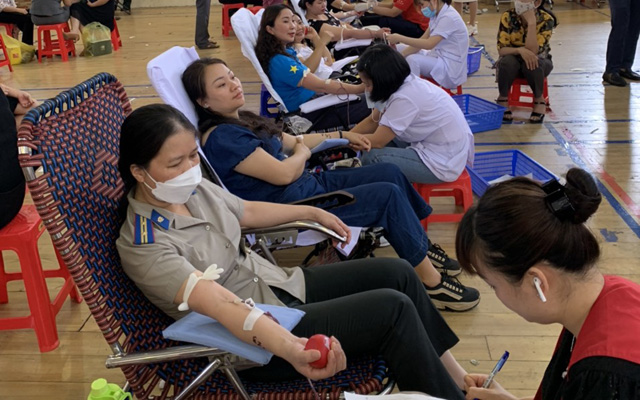 Cán bộ, công chức Chi cục THADS huyện Thiệu Hóa tham gia hiến máu tình nguyện năm 2022