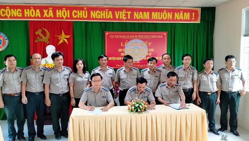 Phối hợp trong tổ chức thực hiện chỉ tiêu nhiệm vụ giữa các Chi cục Thi hành án dân sự trong tỉnh Thừa Thiên Huế.
