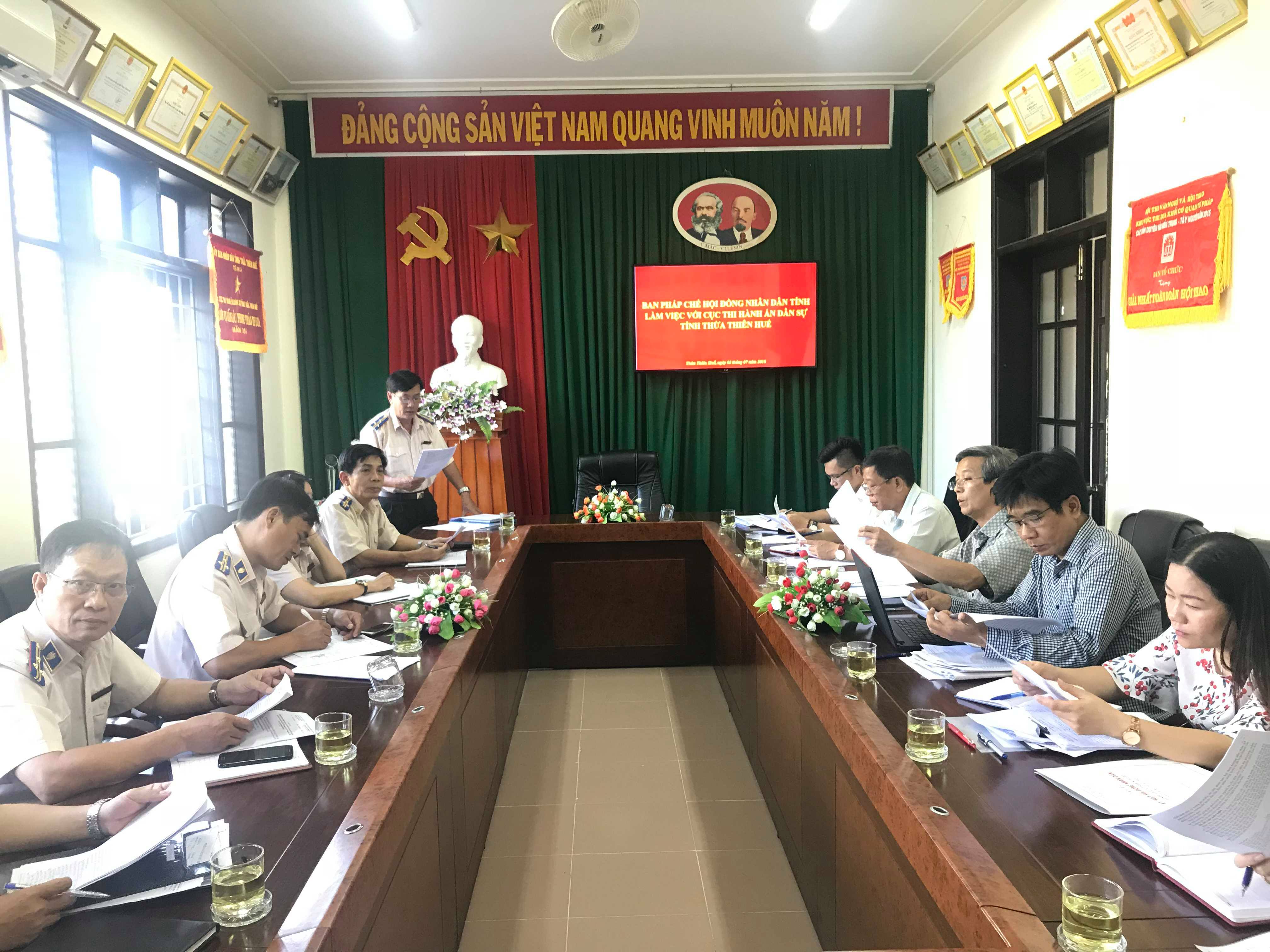 Ban pháp chế Hội đồng nhân dân tỉnh làm việc tại cơ quan Cục Thi hành án dân sự tỉnh Thừa Thiên Huế