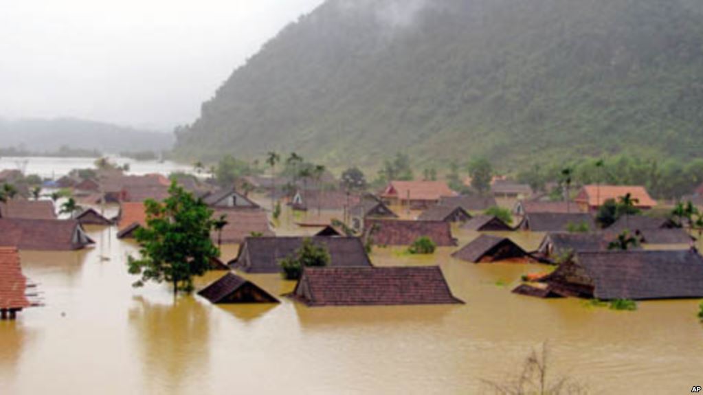 Hưởng ứng tham gia đóng góp, ủng hộ đồng bào một số tỉnh miền Trung bị thiệt hại do mưa lũ trong tháng 8/2018
