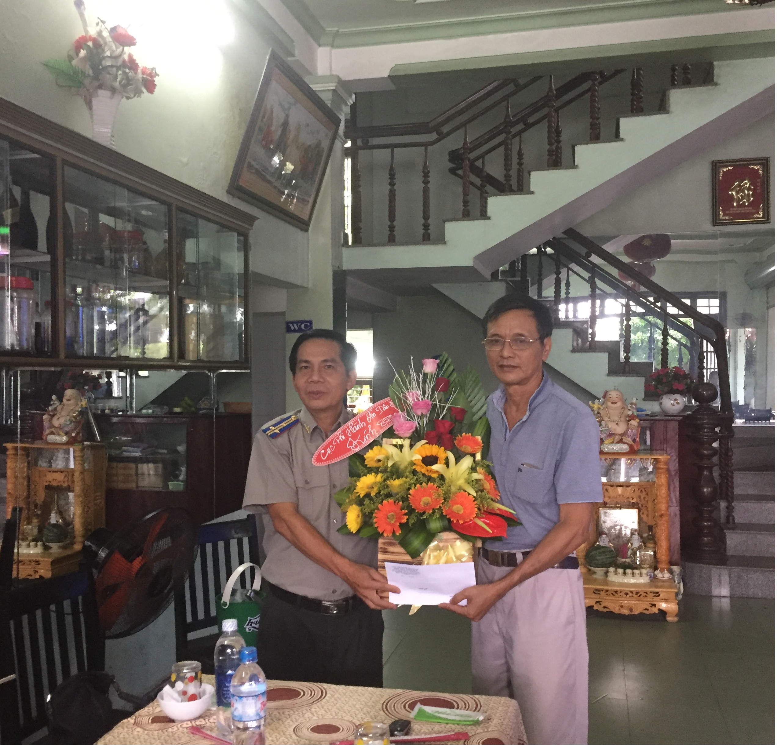 Chi cục Thi hành án dân sự thị xã Hương Trà tổ chức buổi gặp mặt chia tay đồng chí Nguyễn Văn Bá nghỉ hưu theo chế độ