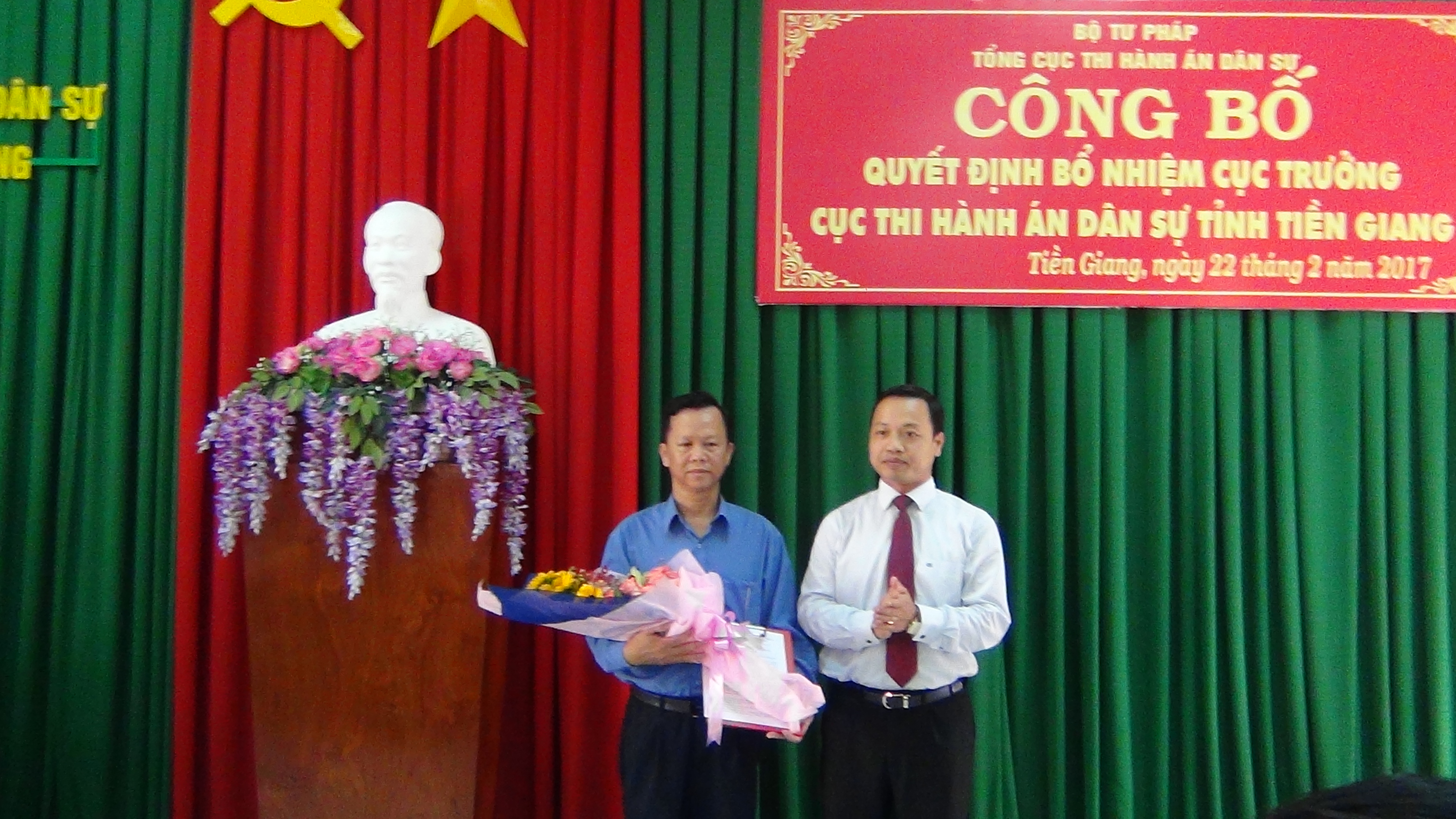 Đồng chí Trần Tiến Dũng - Thứ trưởng Bộ Tư pháp - đến làm việc tại Cục Thi hành án dân sự tỉnh Tiền Giang