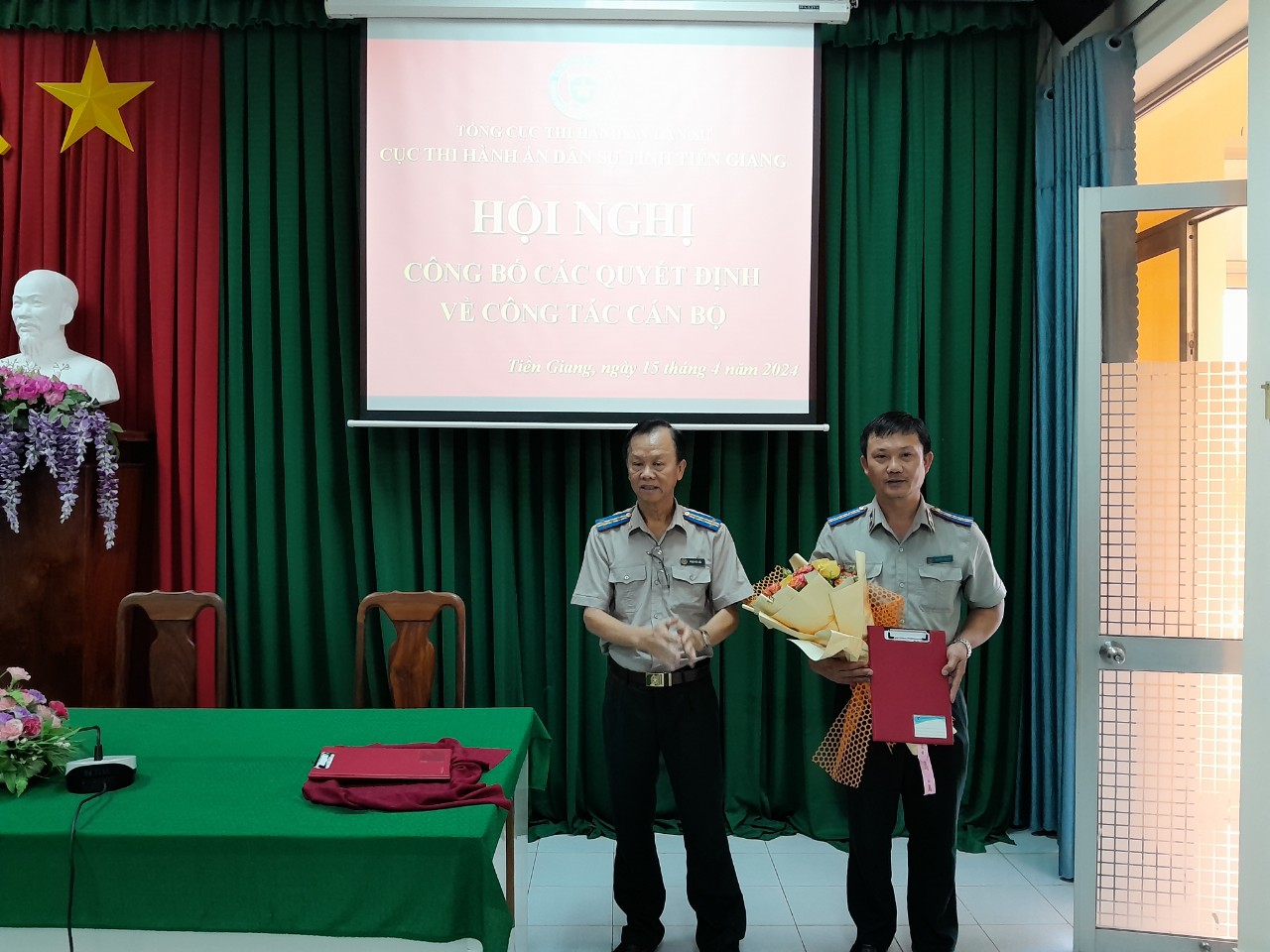 Cục Thi hành án dân sự tỉnh Tiền Giang công bố các quyết định về công tác cán bộ