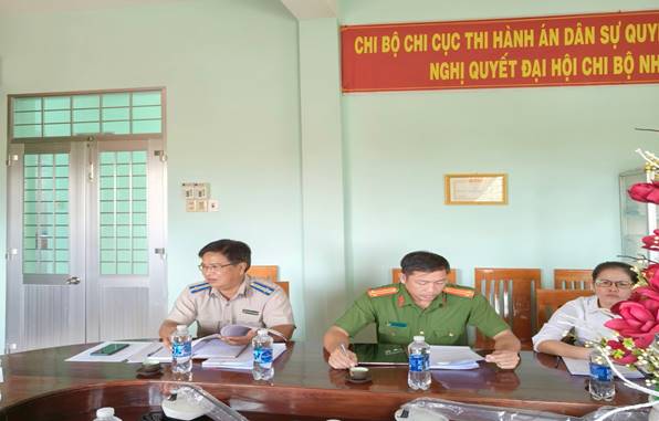 Chi cục Thi hành án dân sự huyện Gò Công Đông tổ chức  cuộc họp bàn về công tác cưỡng chế trong thi hành án dân sự