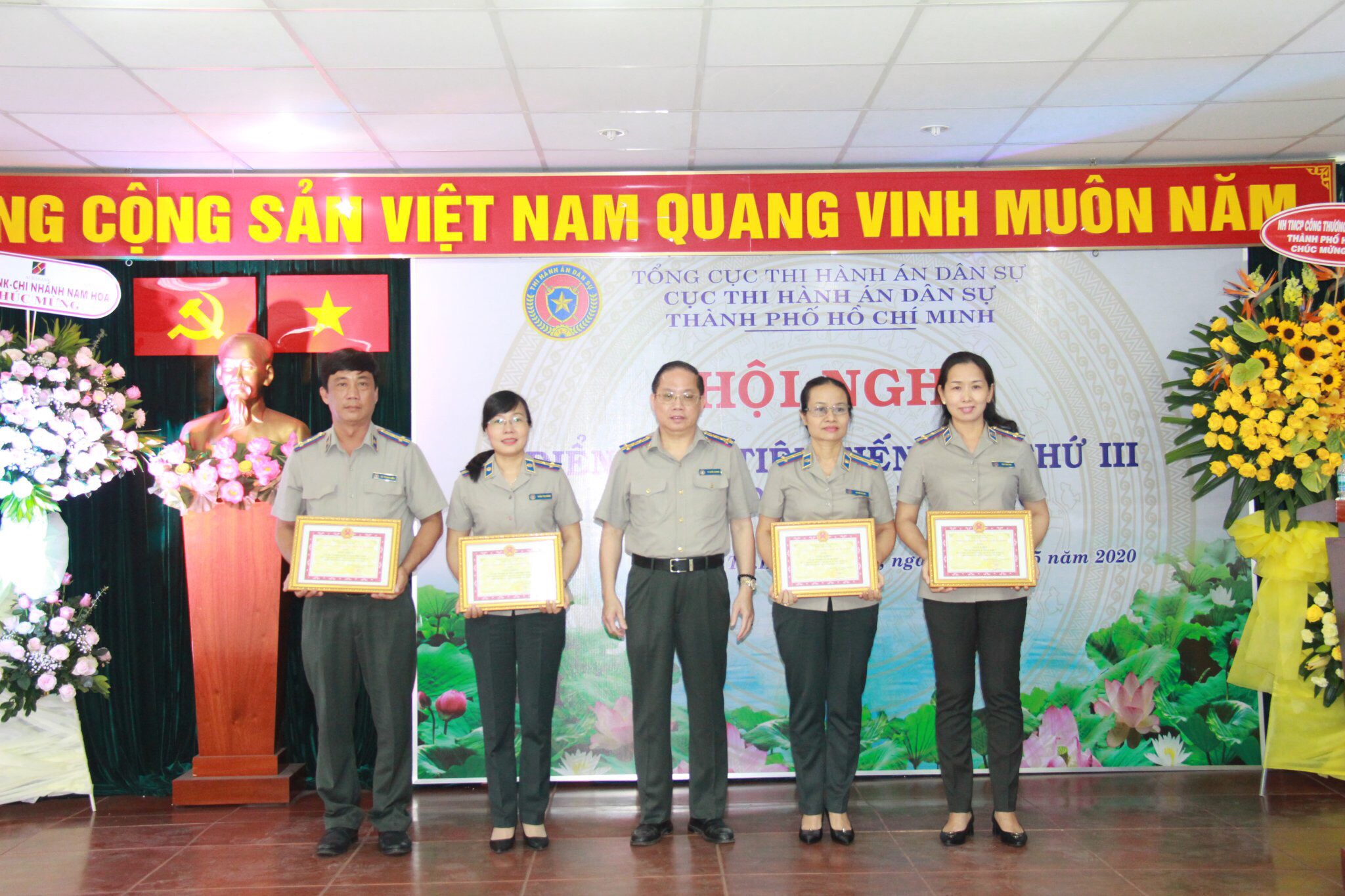 Chi cục Thi hành án dân sự Quận 9 thành phố Hồ Chí Minh tích cực hưởng ứng phong trào thi đua cao điểm
