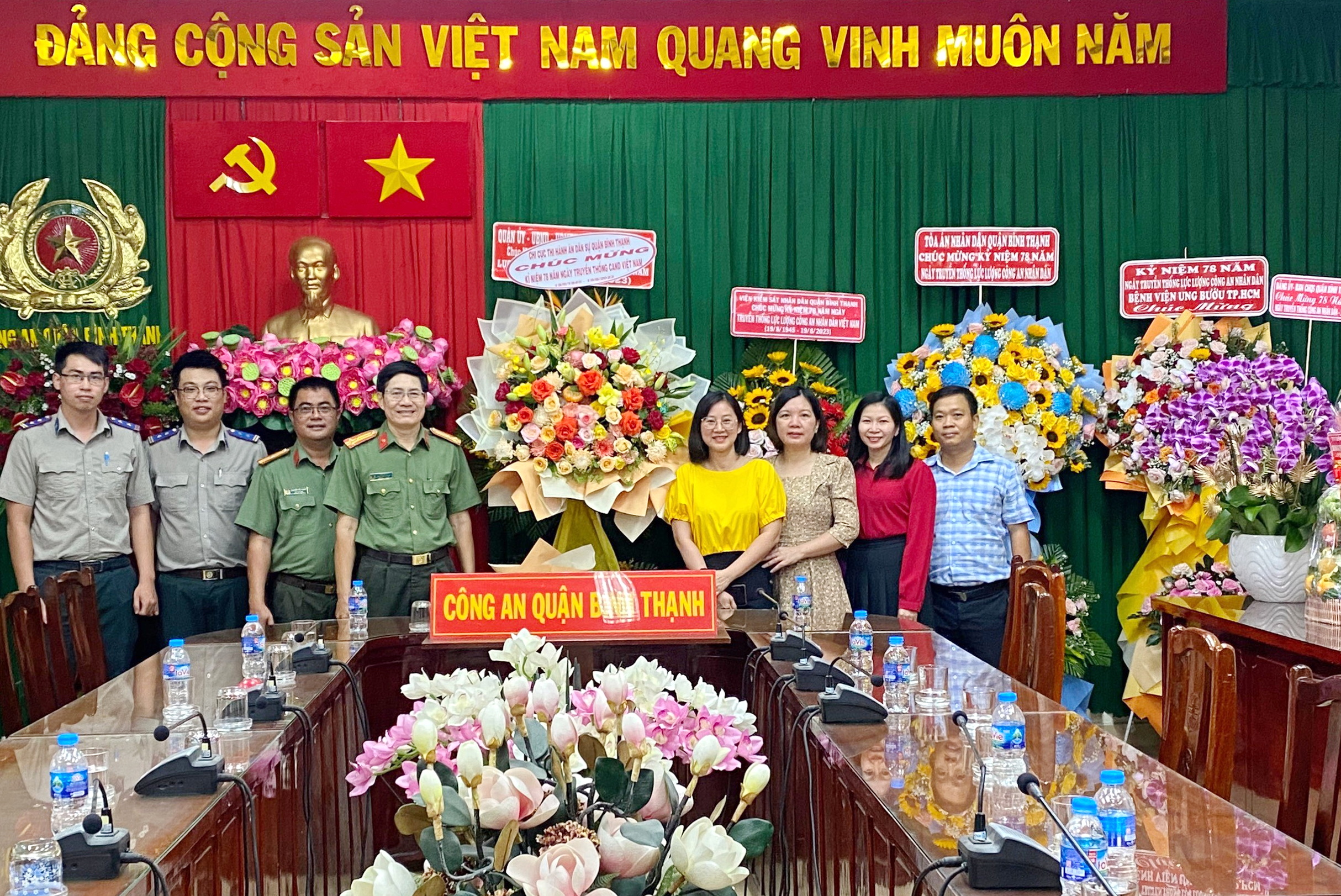 Thi hành án dân sự Bình Thạnh chúc mừng Ngày truyền thống lực lượng Công an Nhân dân Việt Nam