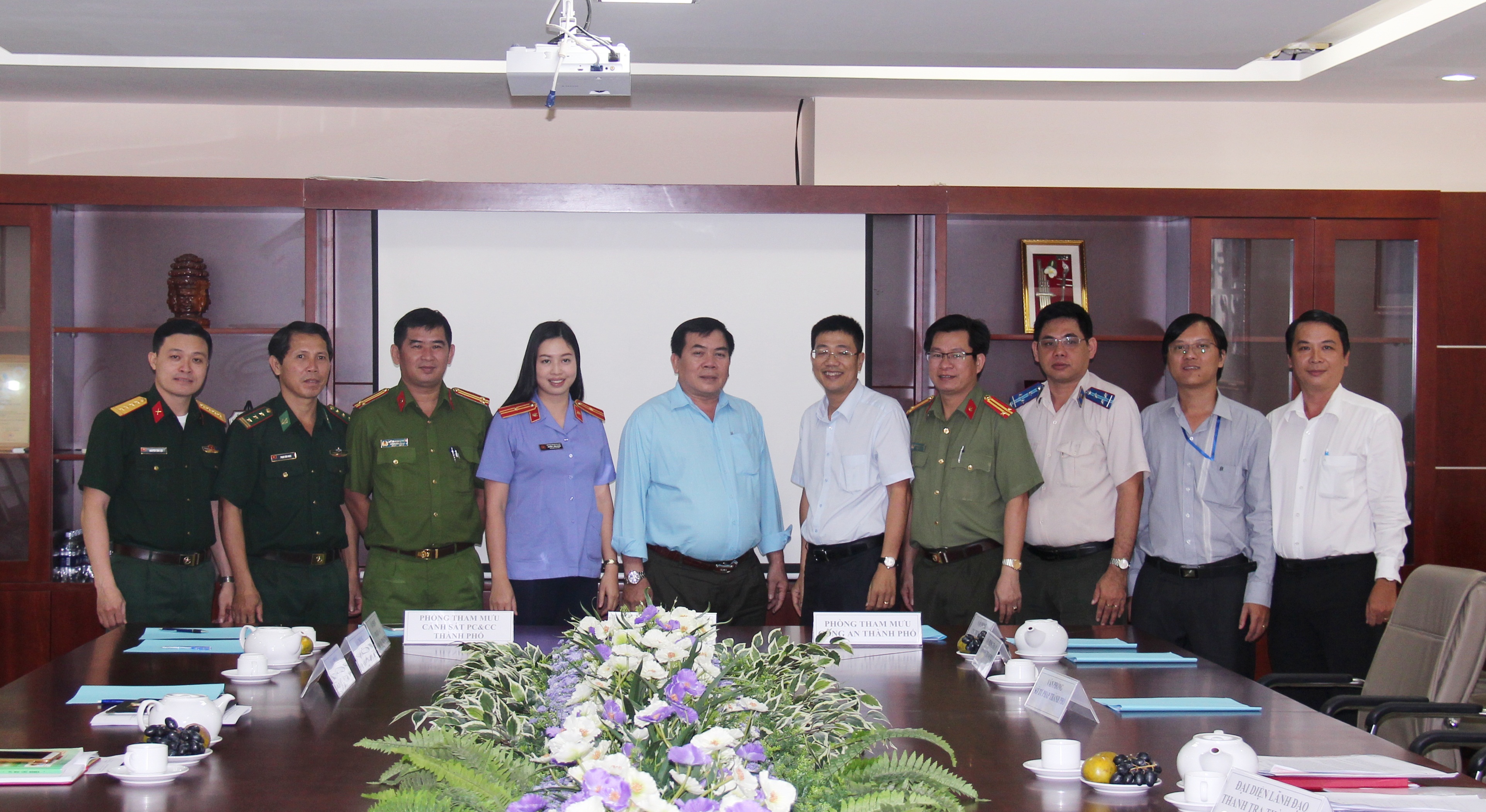 Văn phòng Cục Thi hành án dân sự thành phố Hồ Chí Minh tham dự ký kết thi đua khối V, các cơ quan hành chính Nhà nước