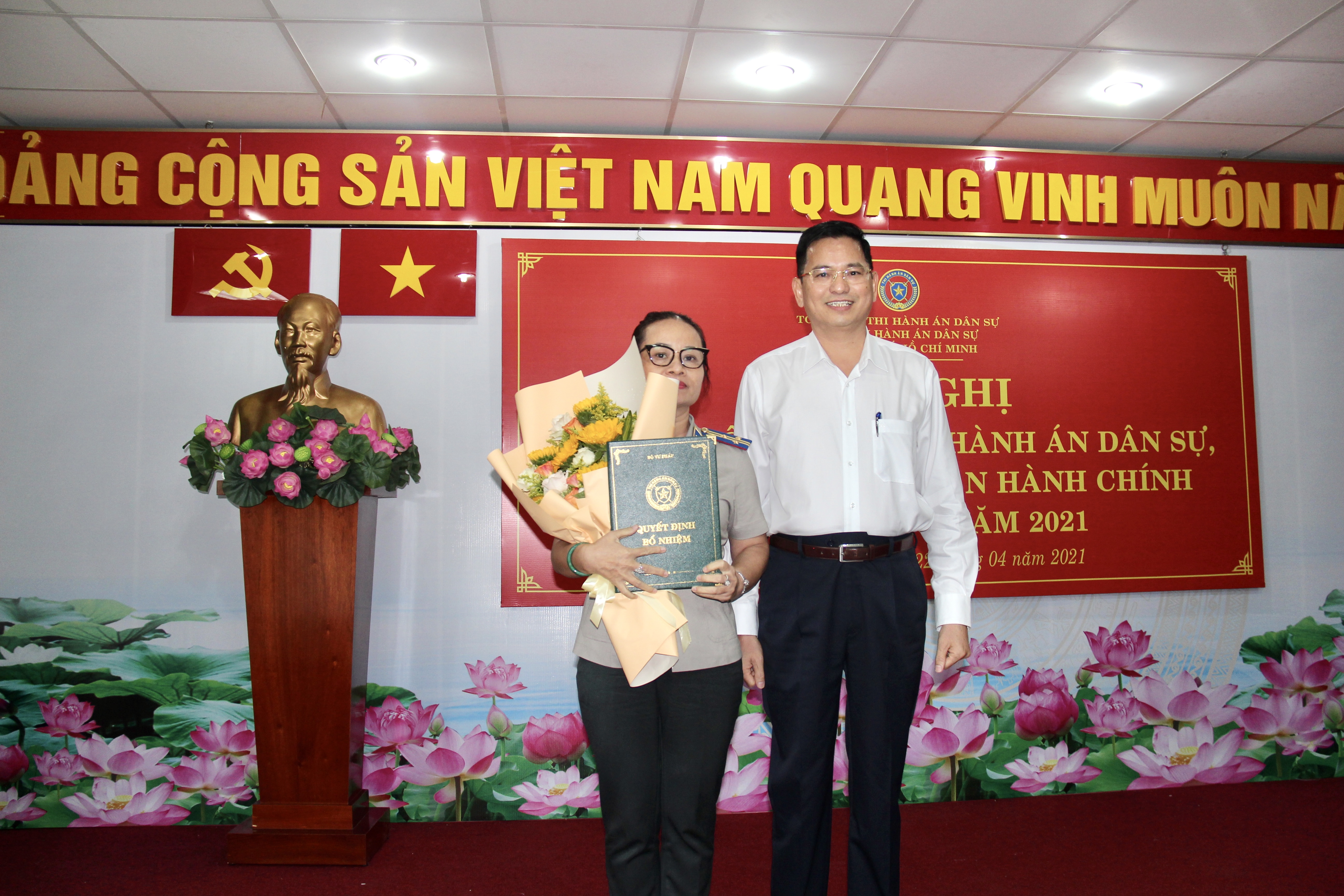 Bà Nguyễn Thị Thu giữ chức vụ Chi cục trưởng Chi cục THADS thành phố Thủ Đức, Tp,HCM