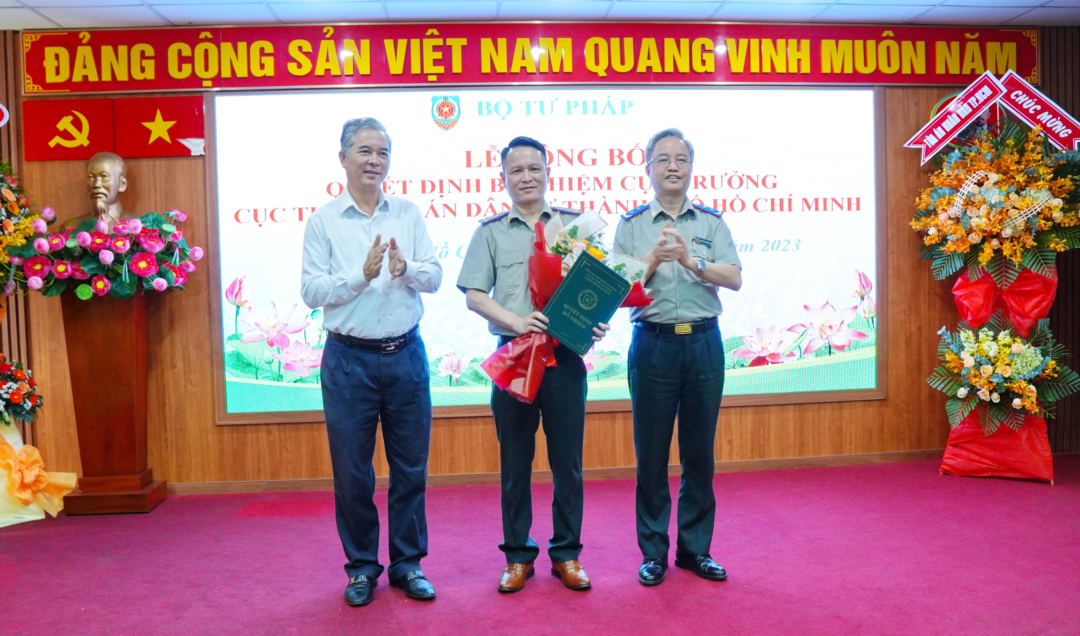 Bộ Tư pháp công bố và trao quyết định bổ nhiệm Cục trưởng Cục THADS Thành phố Hồ Chí Minh