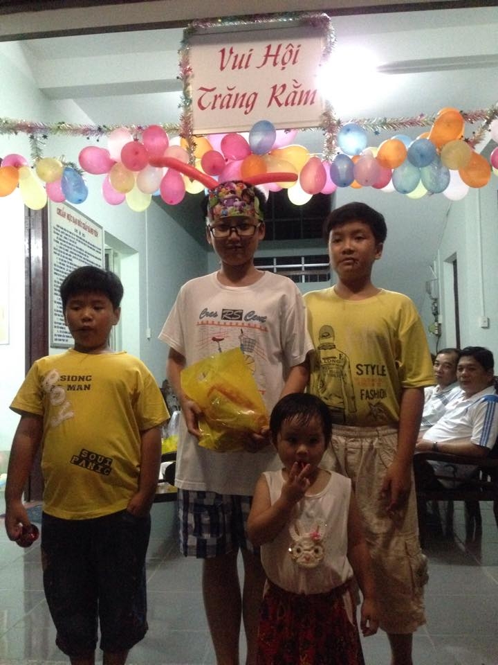Chi đoàn Cục thi hành án dân sự tỉnh Trà Vinh tổ chức tết Trung thu “Vui hội trăng rằm” cho các cháu Thiếu niên, Nhi đồng.