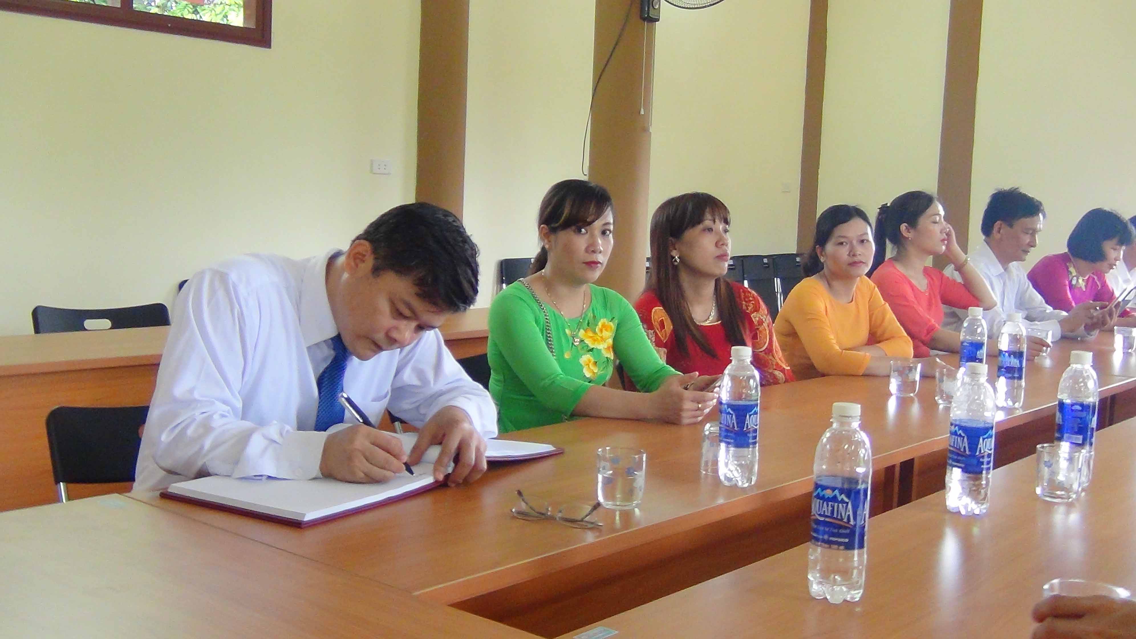 Đoàn công tác dâng hương, báo công tại khu di tích Bộ Tư pháp, Minh Thanh, Sơn Dương