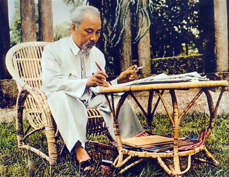 Ra sức học tập, nỗ lực phấn đấu và rèn luyện, không ngừng làm theo tư tưởng, đạo đức và phong cách của Chủ tịch Hồ Chí Minh