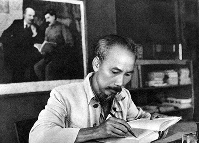 Chủ tịch Hồ Chí Minh - Người suốt đời nêu gương phấn đấu vì sự nghiệp cách mạng của Đảng và dân tộc